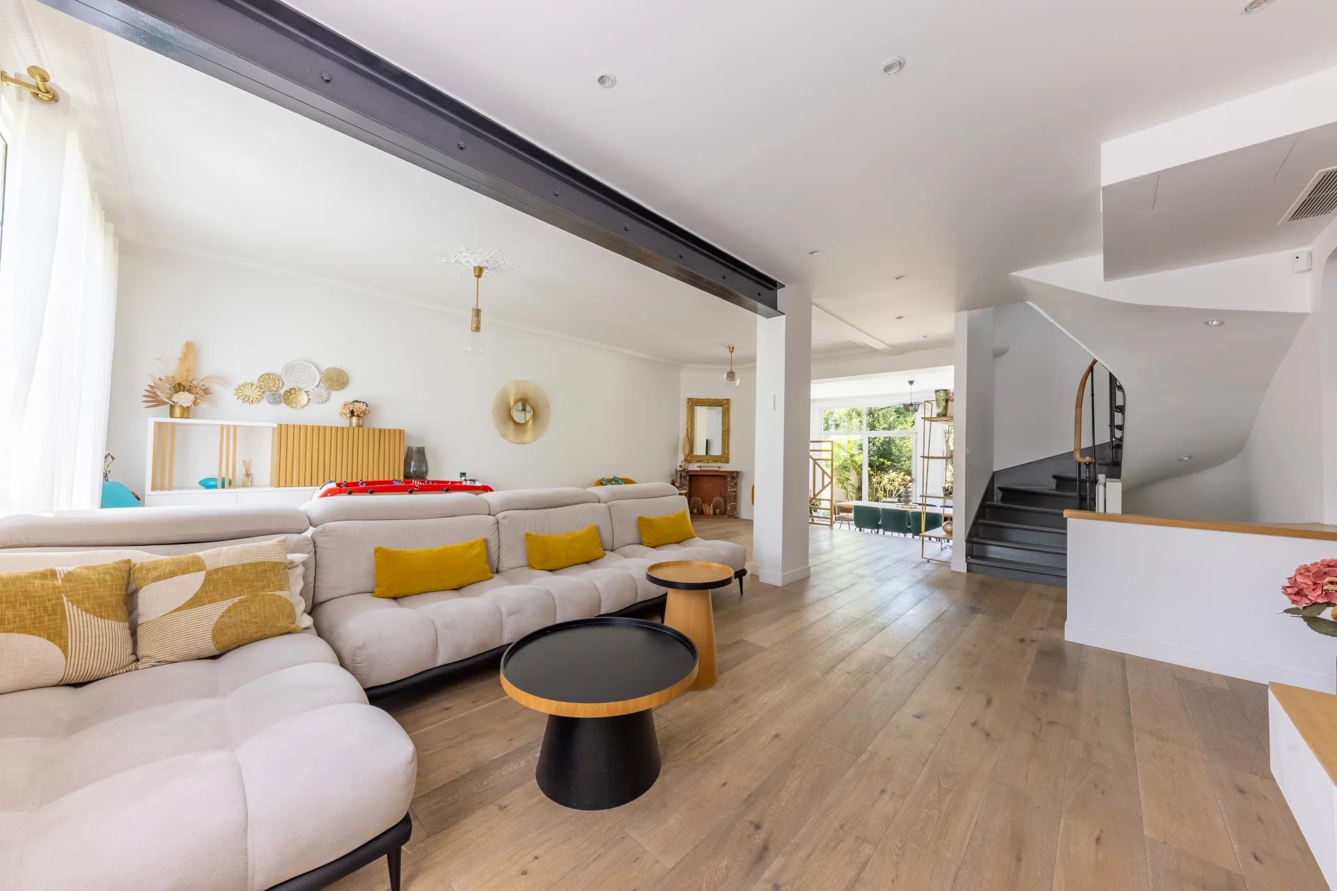 QUARTIER PETIT-COLOMBES / MAISON 279,5M2 HABITABLE + JARDIN + TE - Image Array