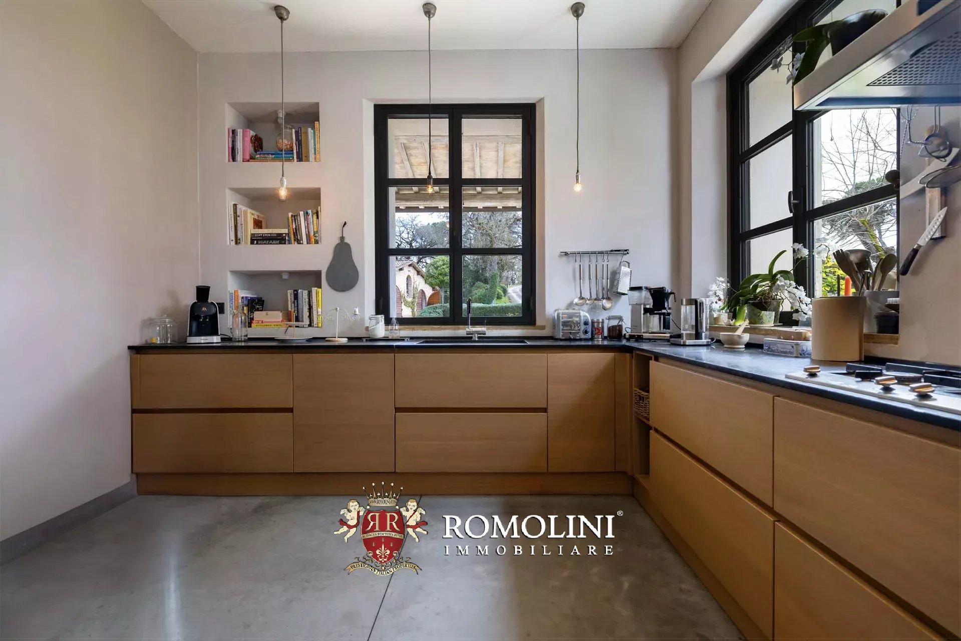 7 Bedroom Villa/Townhouse's Image 11