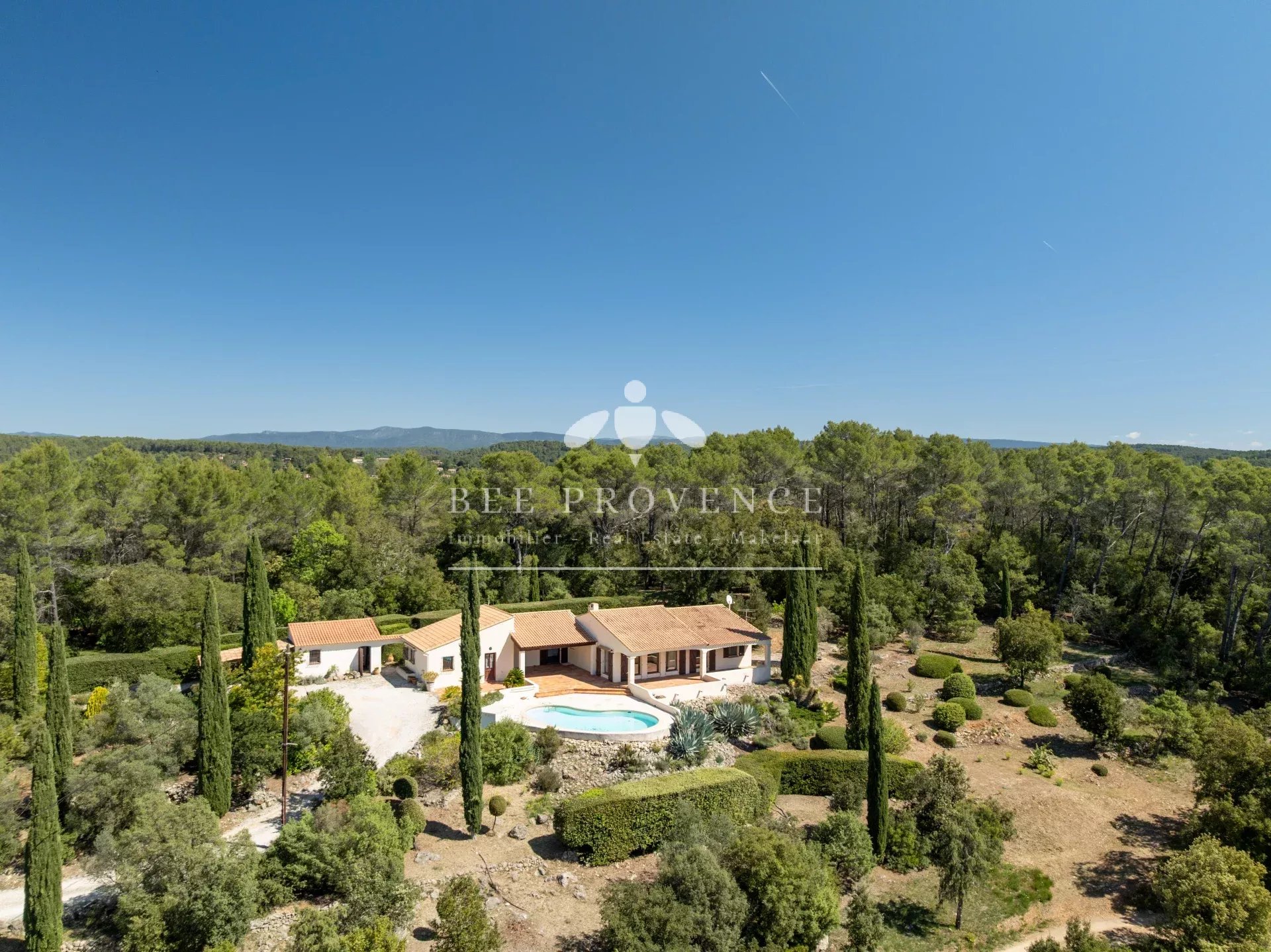 Voor wie zoekt naar echte rust: mooie villa met panoramisch uitzicht!
