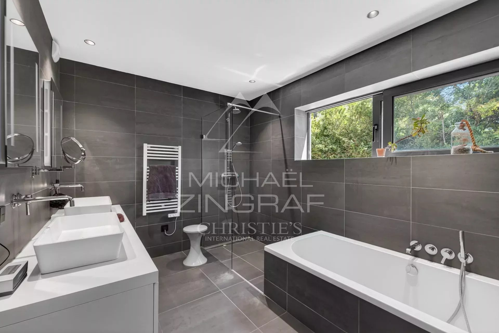4 Bedroom Villa/Townhouse's Image 7