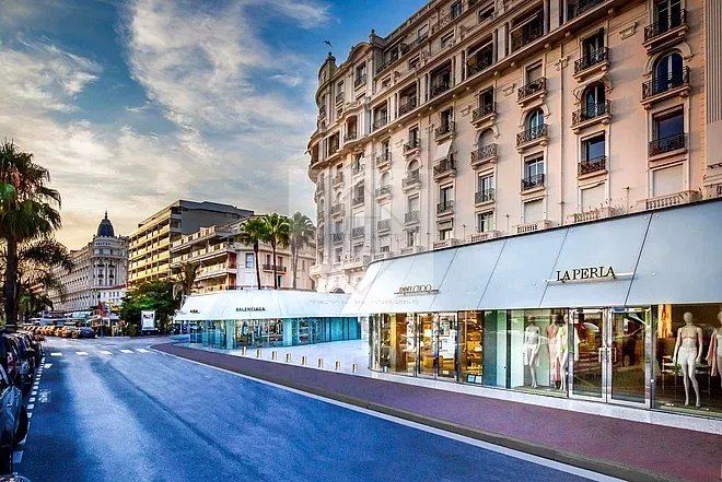 Unique villa avec piscine Bd Croisette Cannes