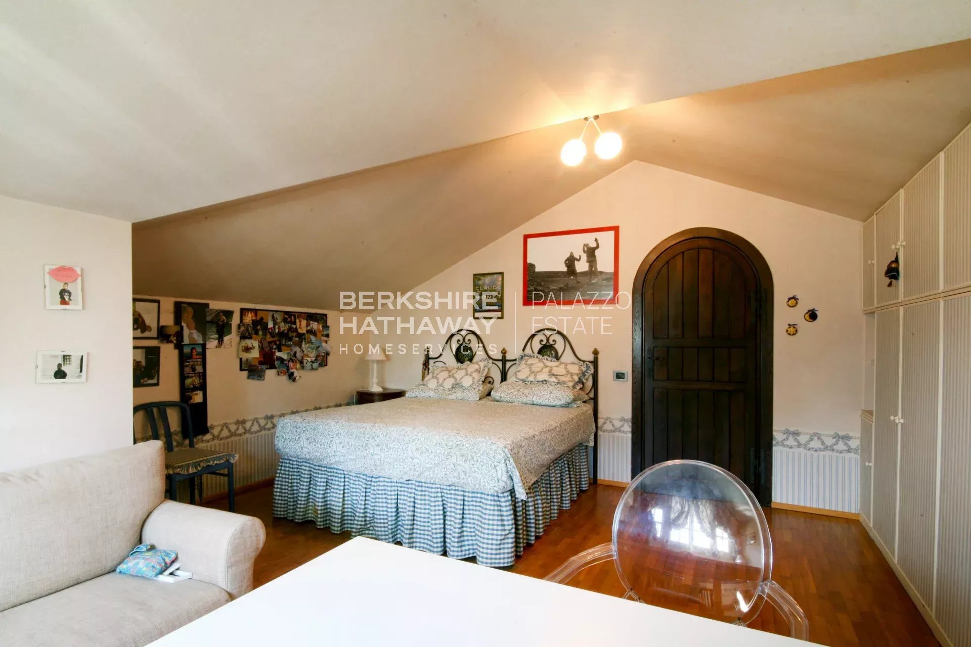 Magnificent detached villa with a large garden, minutes from the sea and Pietrasanta