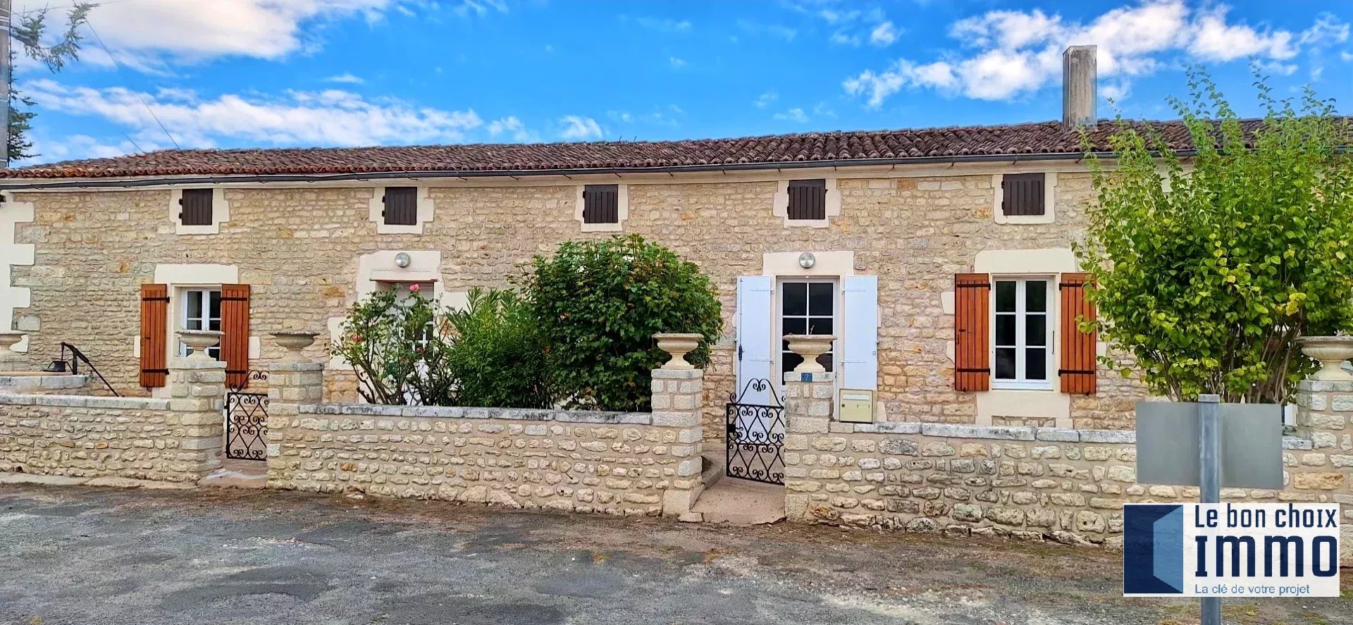 A LOUER proche SAINT SAVINIEN (17350) maison 100 m2