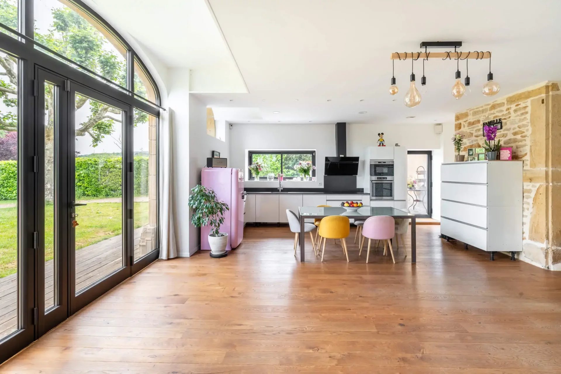 Maison d'environ 255 m² dans un hameau de Châtillon 69380
