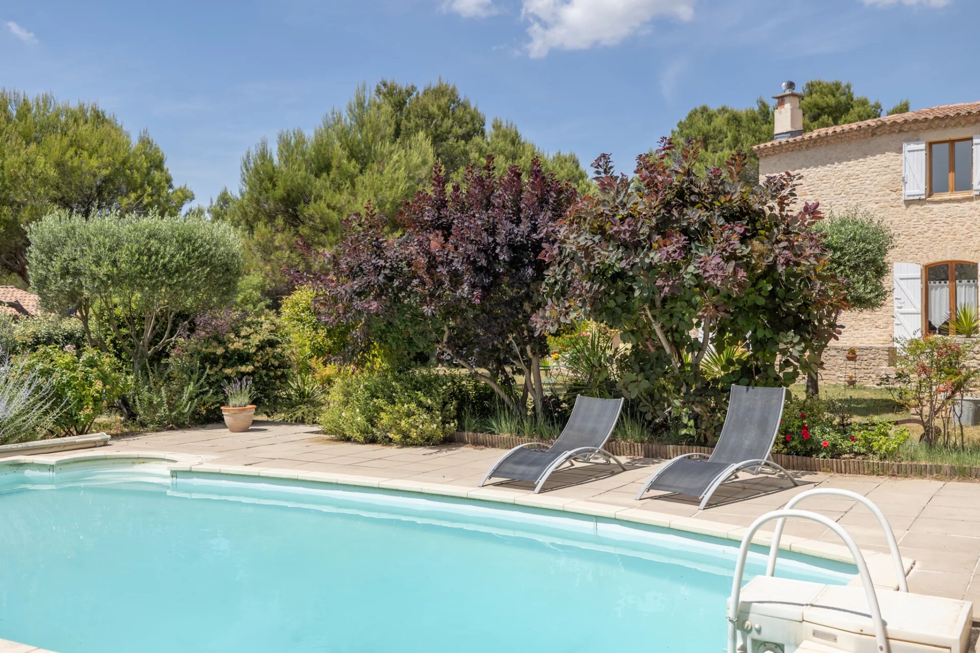 Exclusivité - Charmante maison provençale en pierre avec piscine au cœur du Luberon