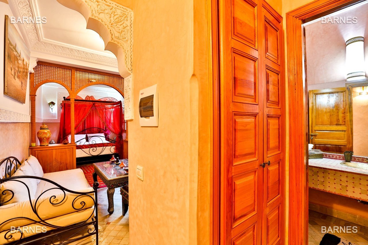 Riad , 6 suites, 6 baths, living room, fireplace , dining room , large pool , jacuzzi , patio, terrace, elevator.