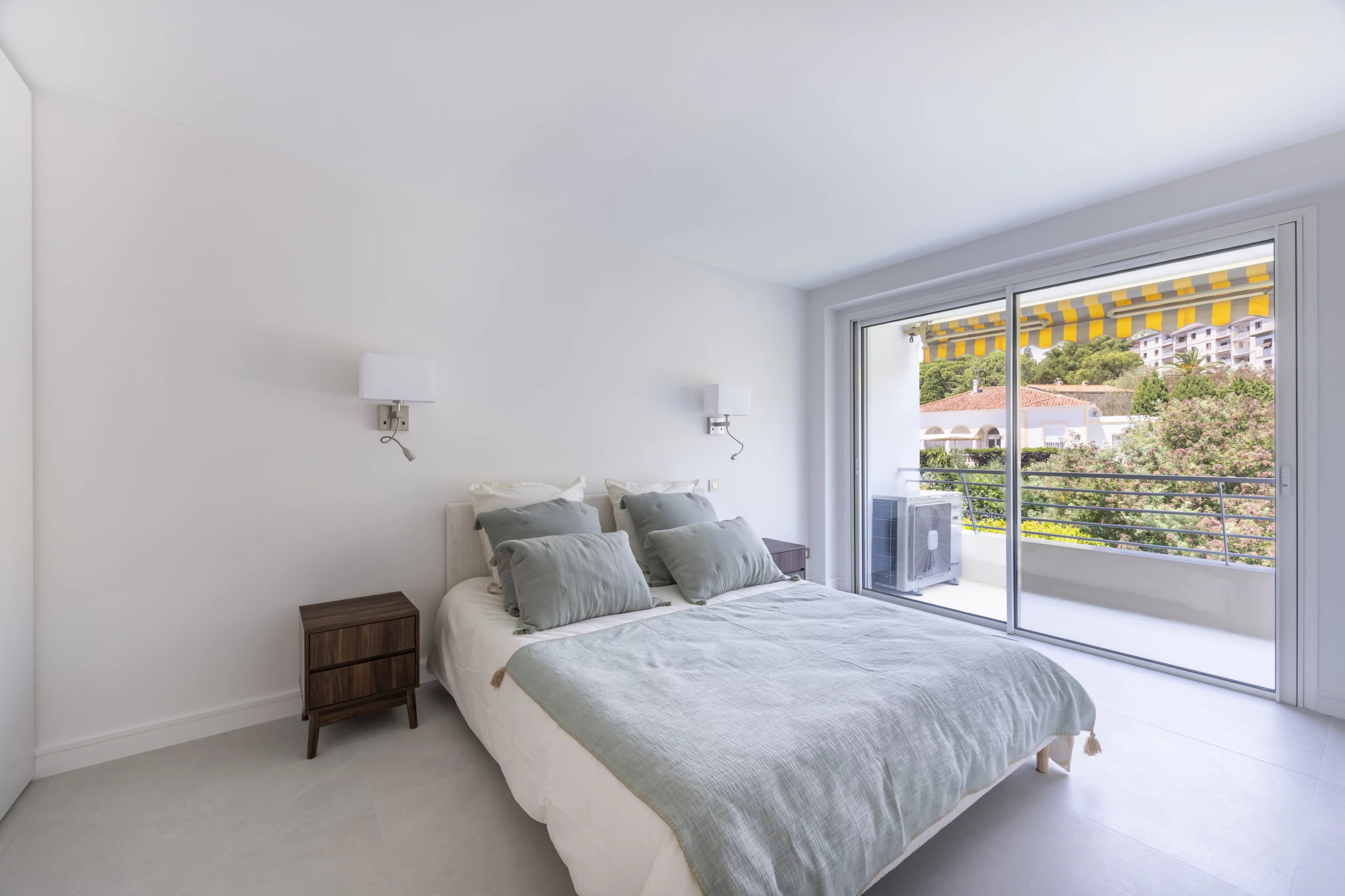  Image of Apartment - 2 Bedrooms for Sale in Alpes-Maritimes-Cannes-France, Image 12