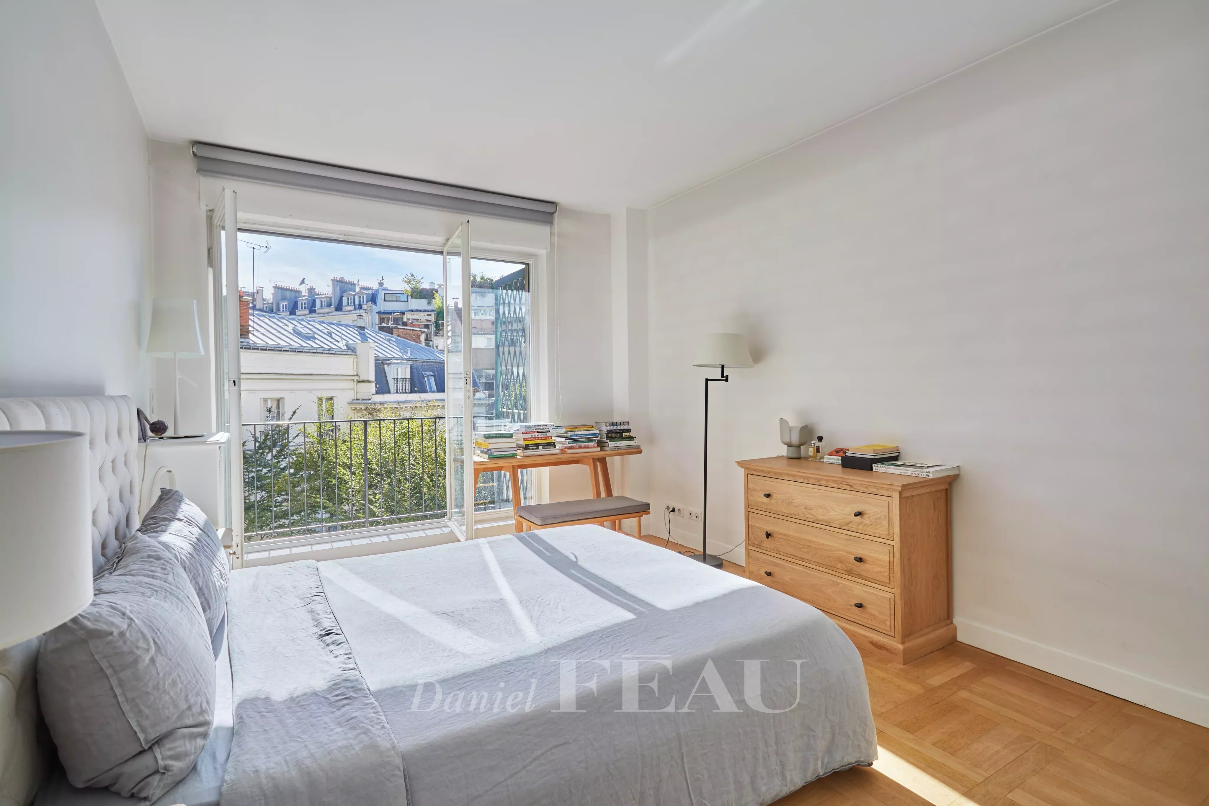 Sale Apartment Paris 16th