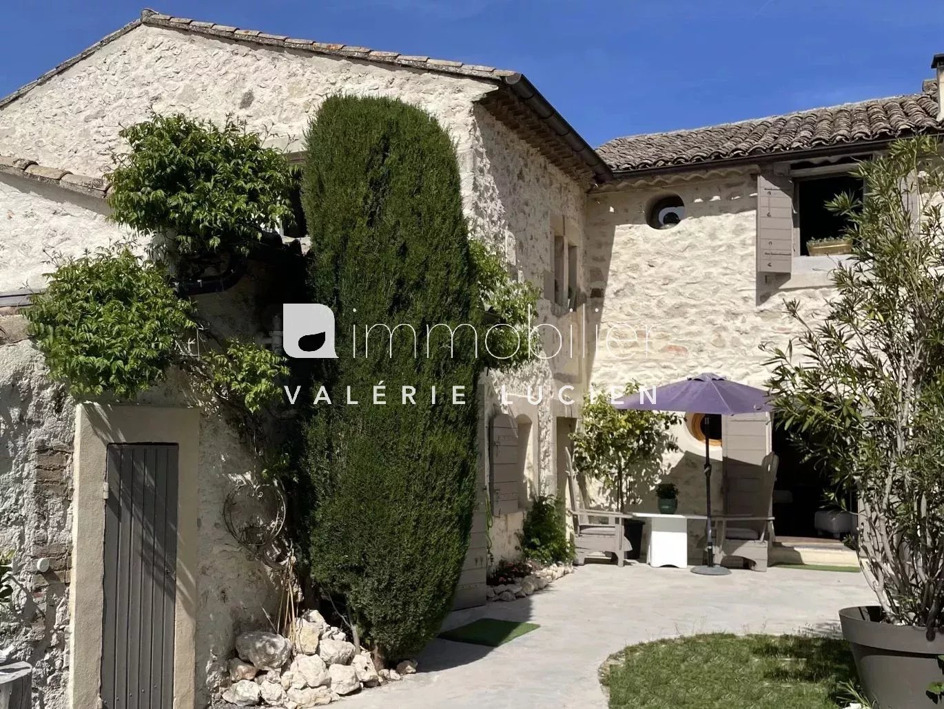 Atypique maison ancienne  au cœur des Alpilles