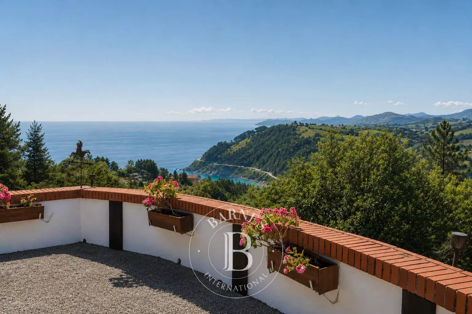MUTRIKU – Exclusive Villa with Panoramic Sea Views and 16,000 sqm of Private Land