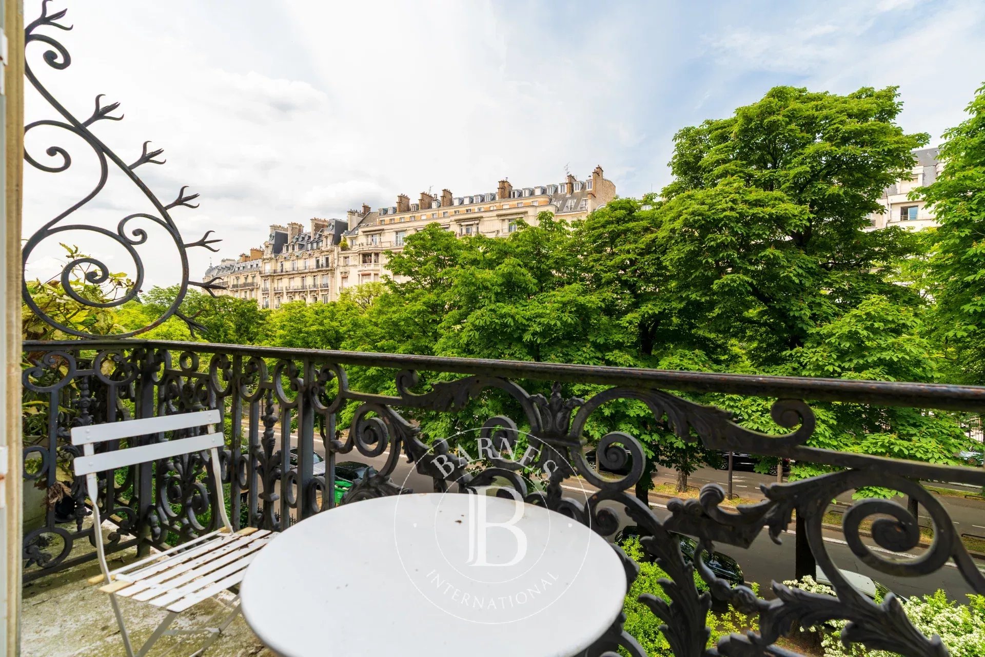 Sole agent - Paris 16 - Henri Martin - Exceptional apartment to renovate