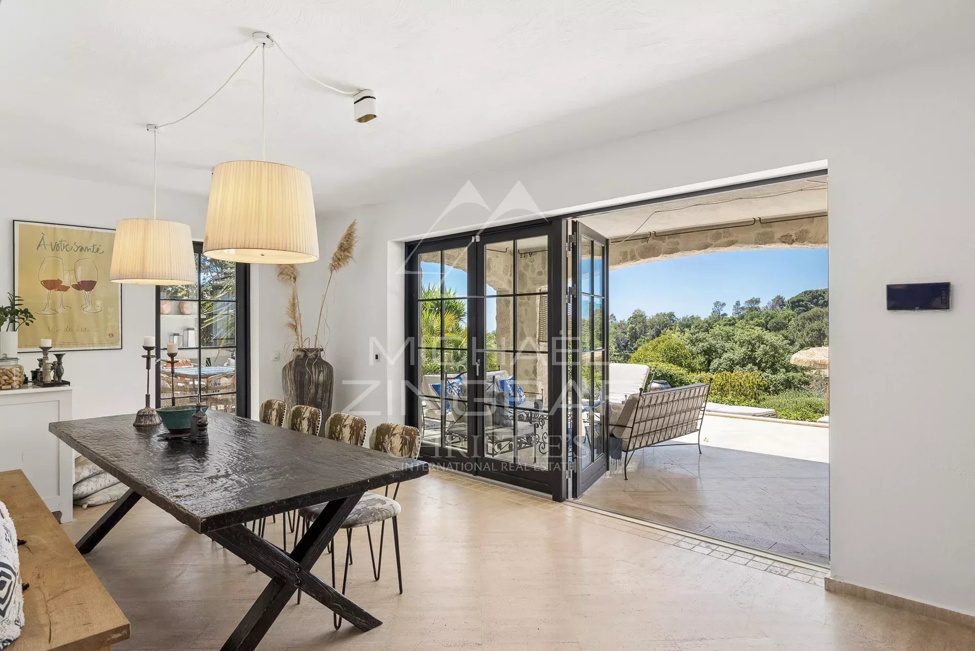 4 Bedroom Villa/Townhouse's Image 3