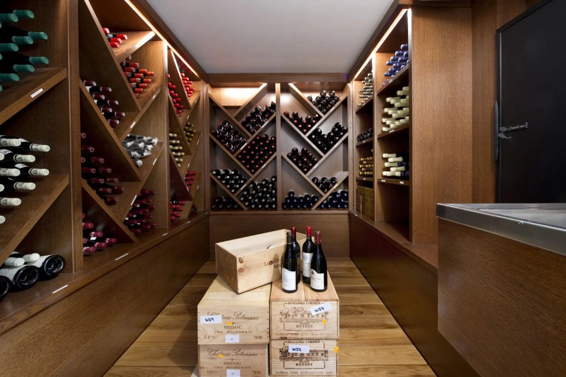 Luxury, modern 7-bedroom villa with hotel service