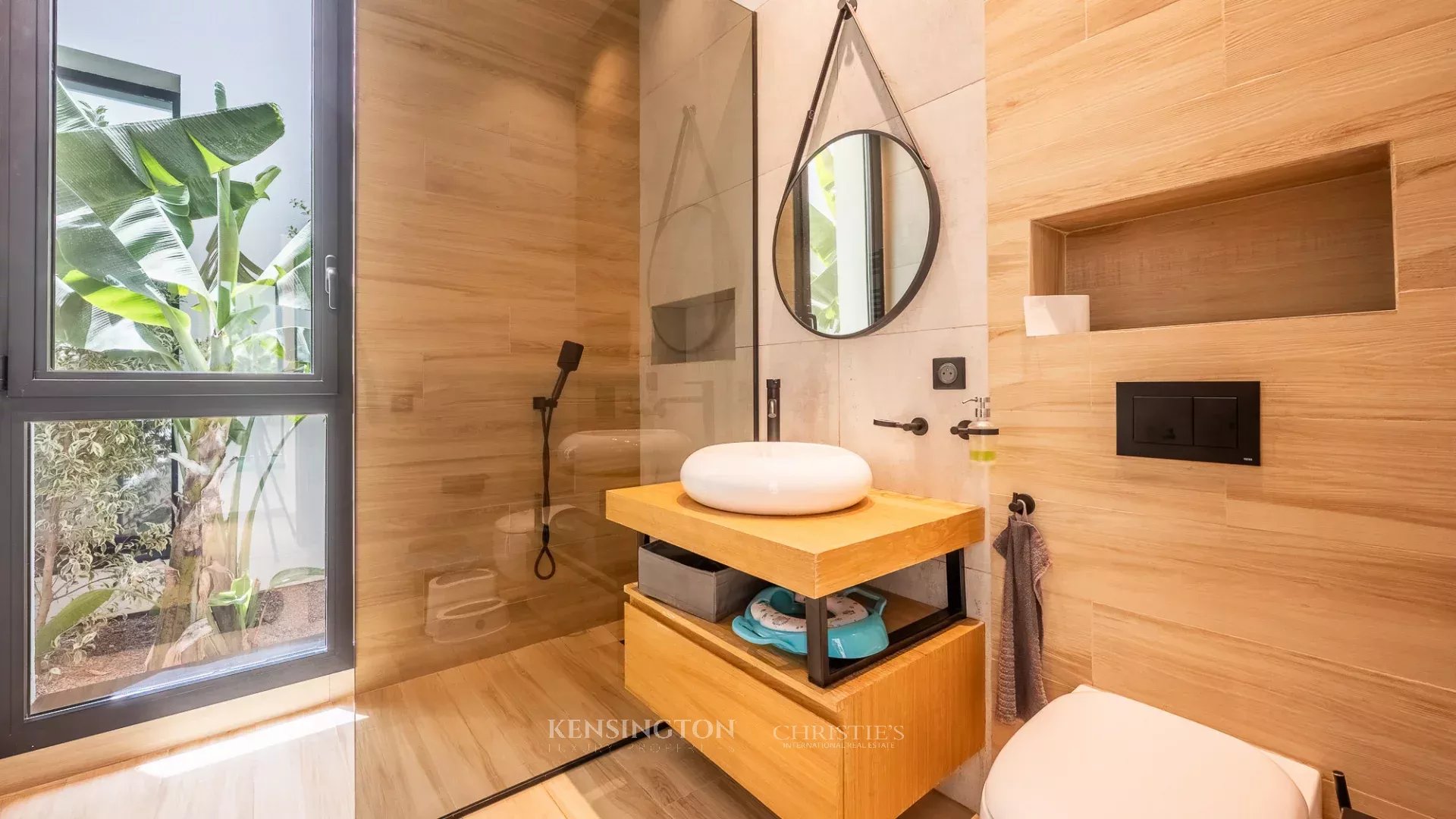 8 Bedroom Villa/Townhouse's Image 36