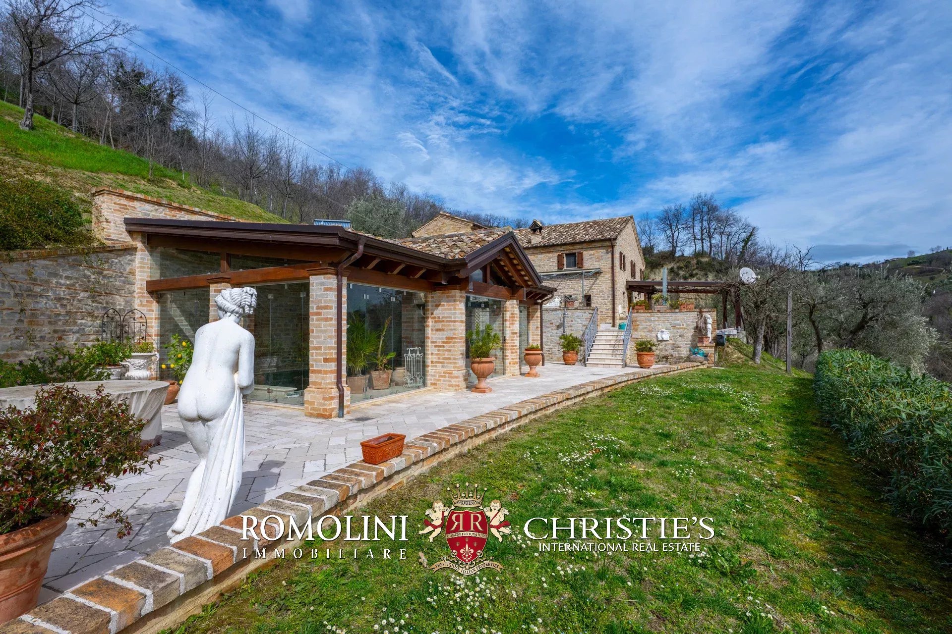 13 Bedroom Vineyard's Image 12
