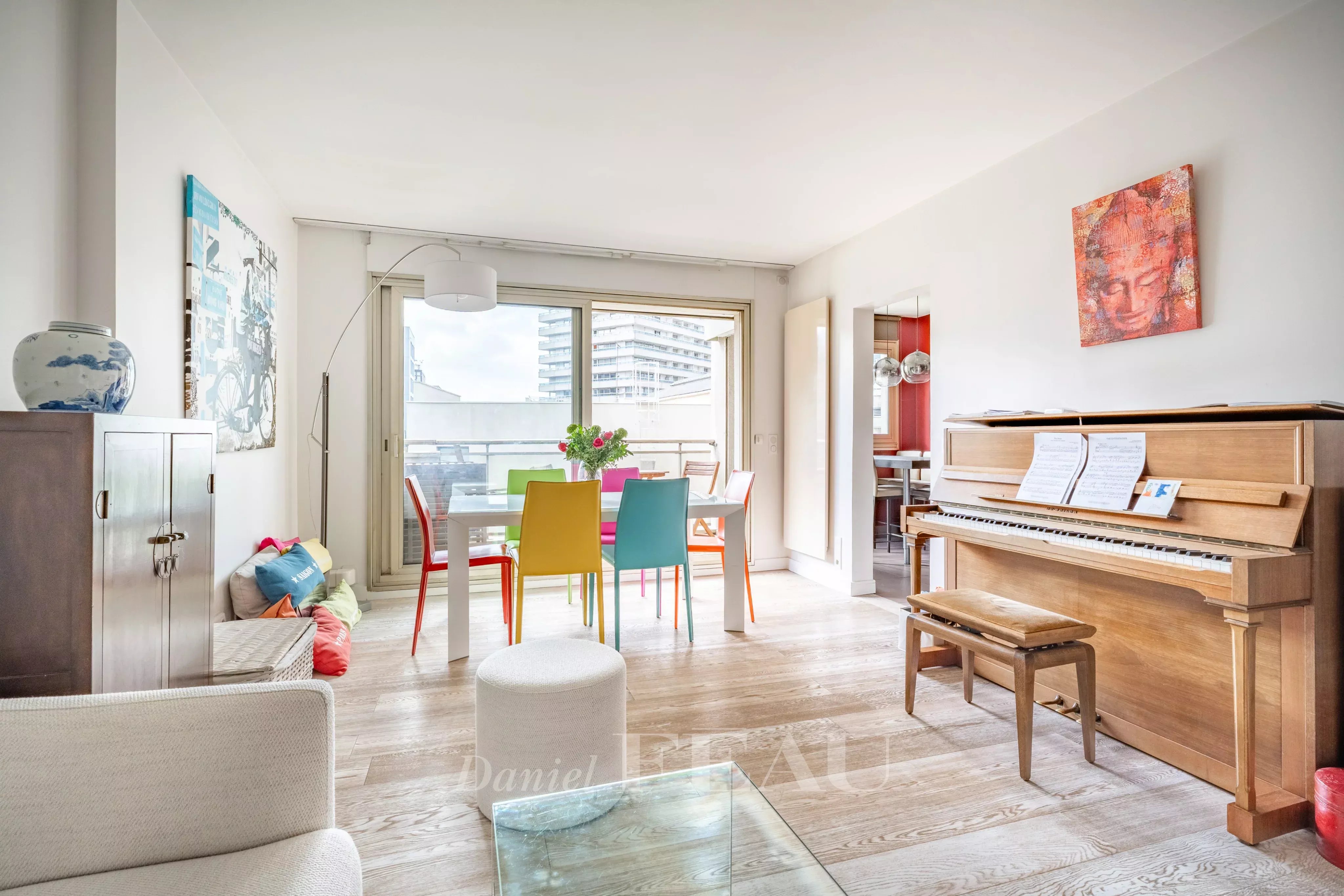Paris XIVe- Gaité- Appartement familial avec terrasse en parfait état.