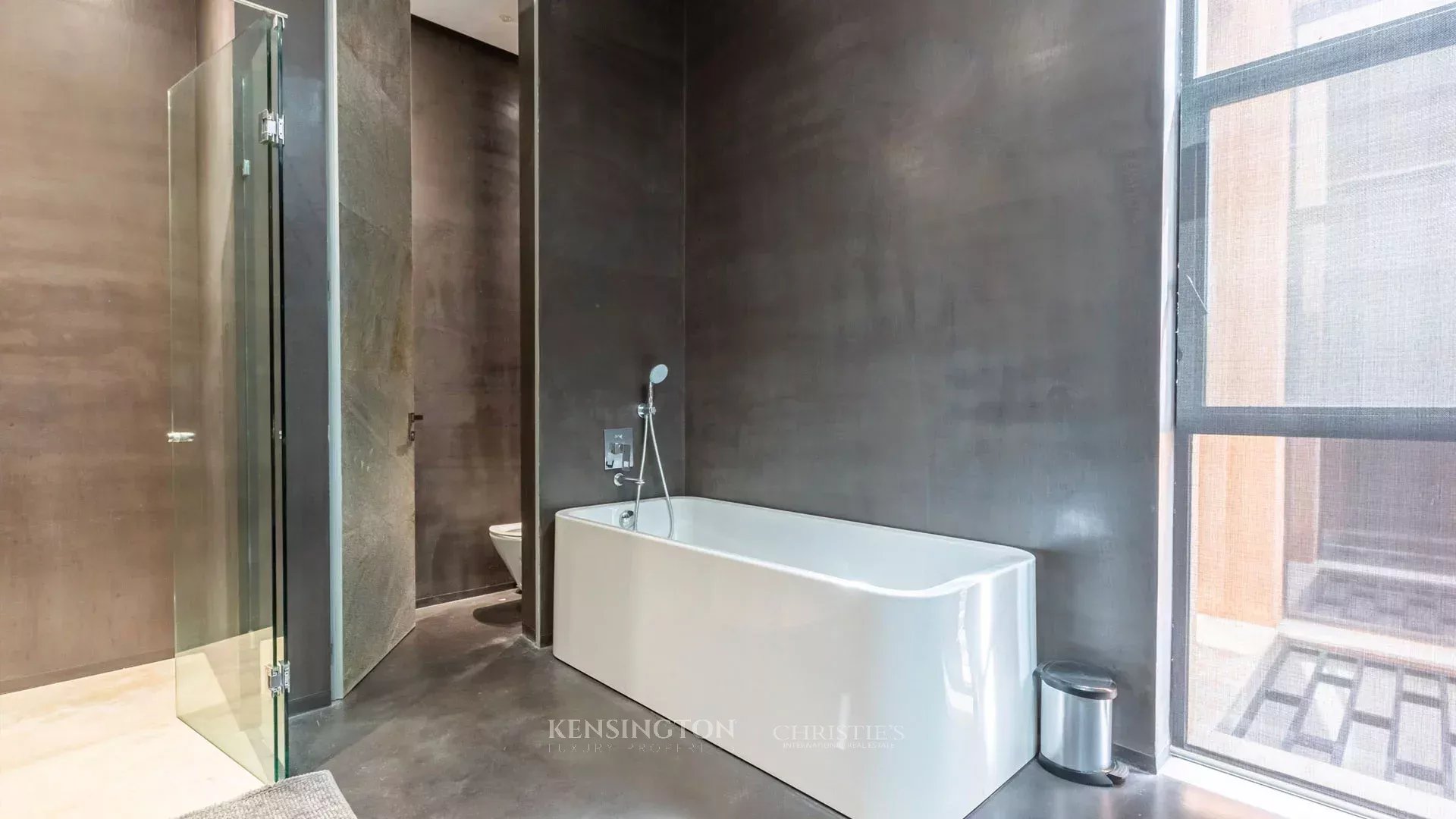 6 Bedroom Villa/Townhouse's Image 31