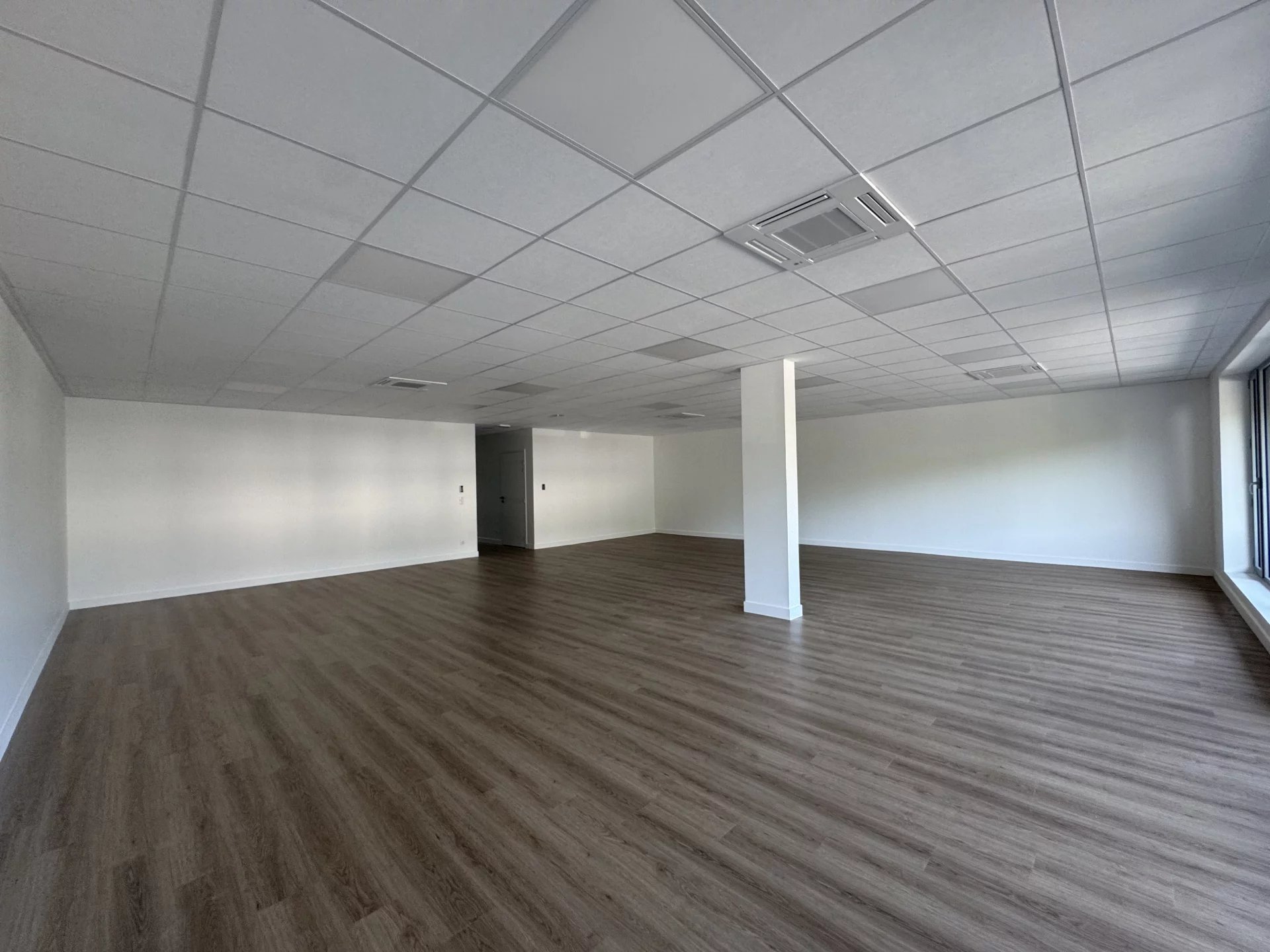 Bureaux à vendre à Argonay – 182 m² lumineux avec 8 stationnements