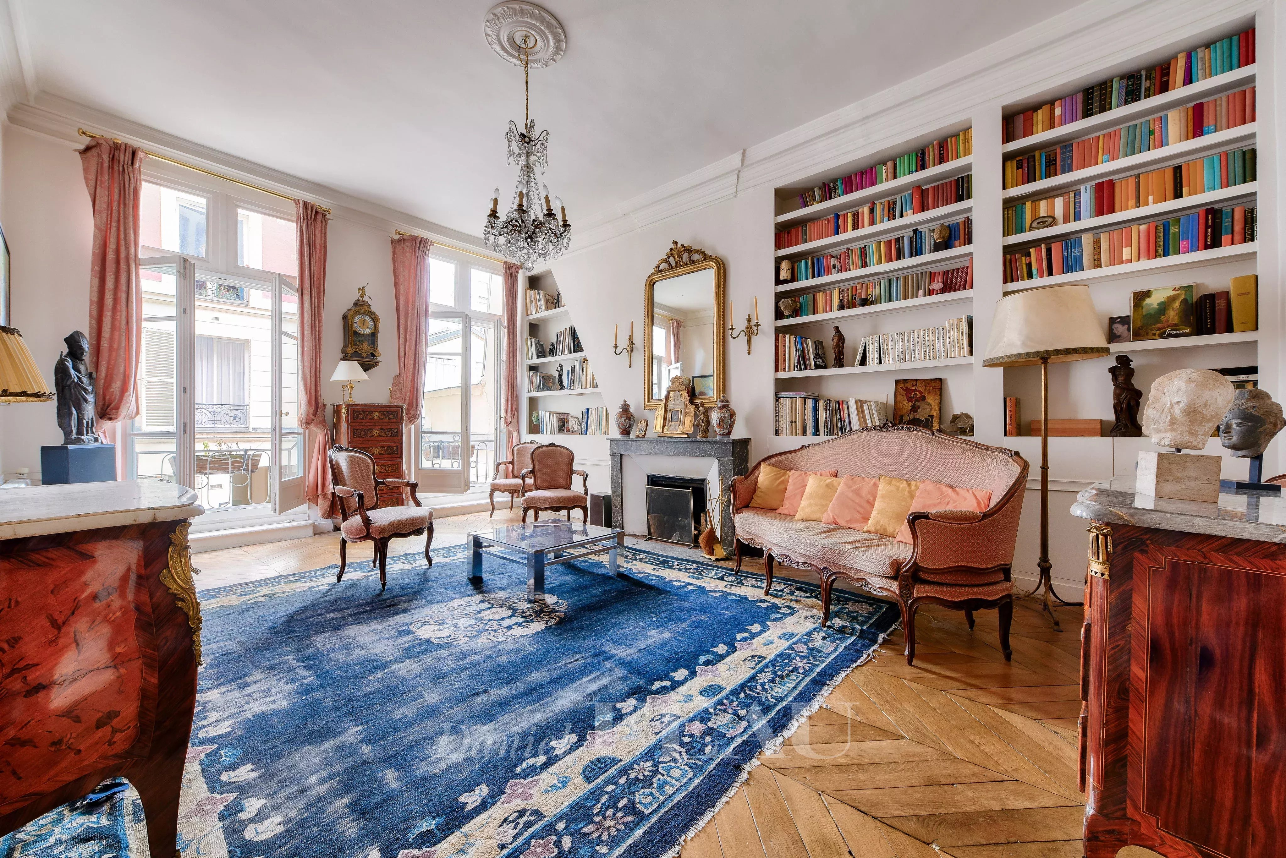 Paris 4th District – A superb 2/3 bed apartment in a prime location