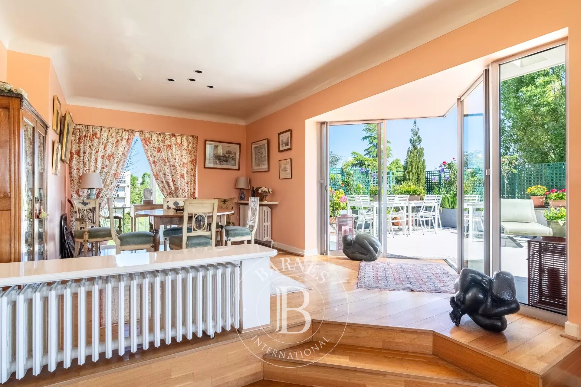 Exclusive listing - 2 or 3-bed apartment - Top floor - Same-level terrace - picture 5