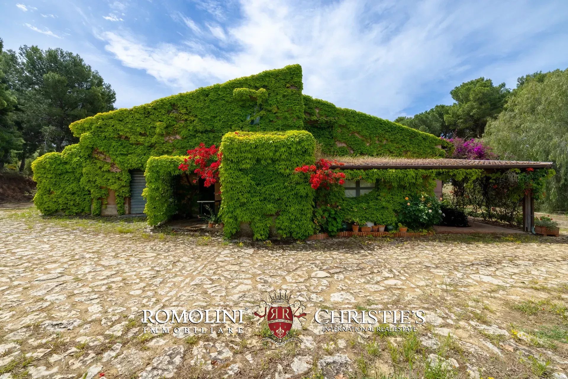 8 Bedroom Villa/Townhouse's Image 15