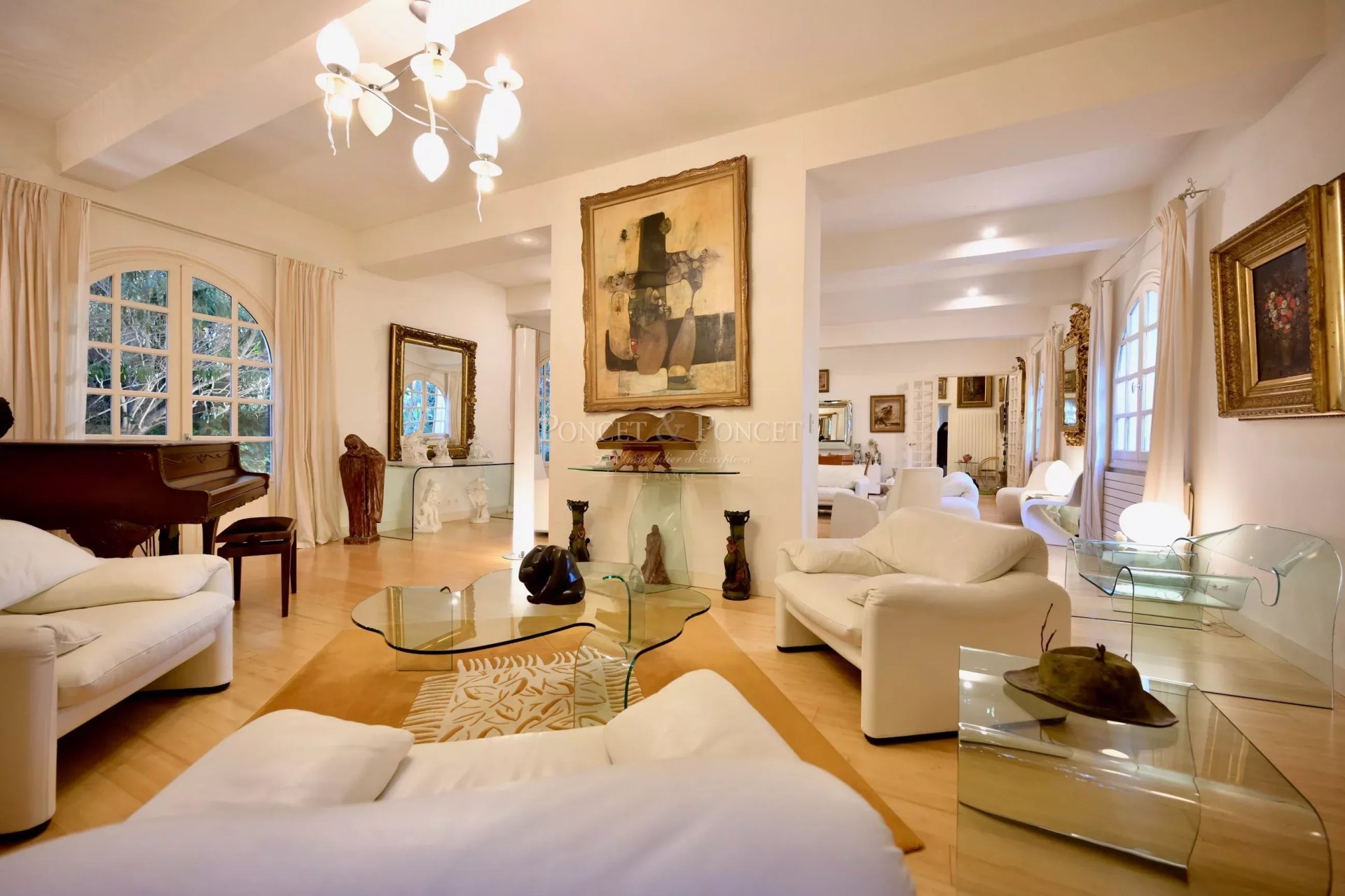 6 Bedroom Villa/Townhouse's Image 6