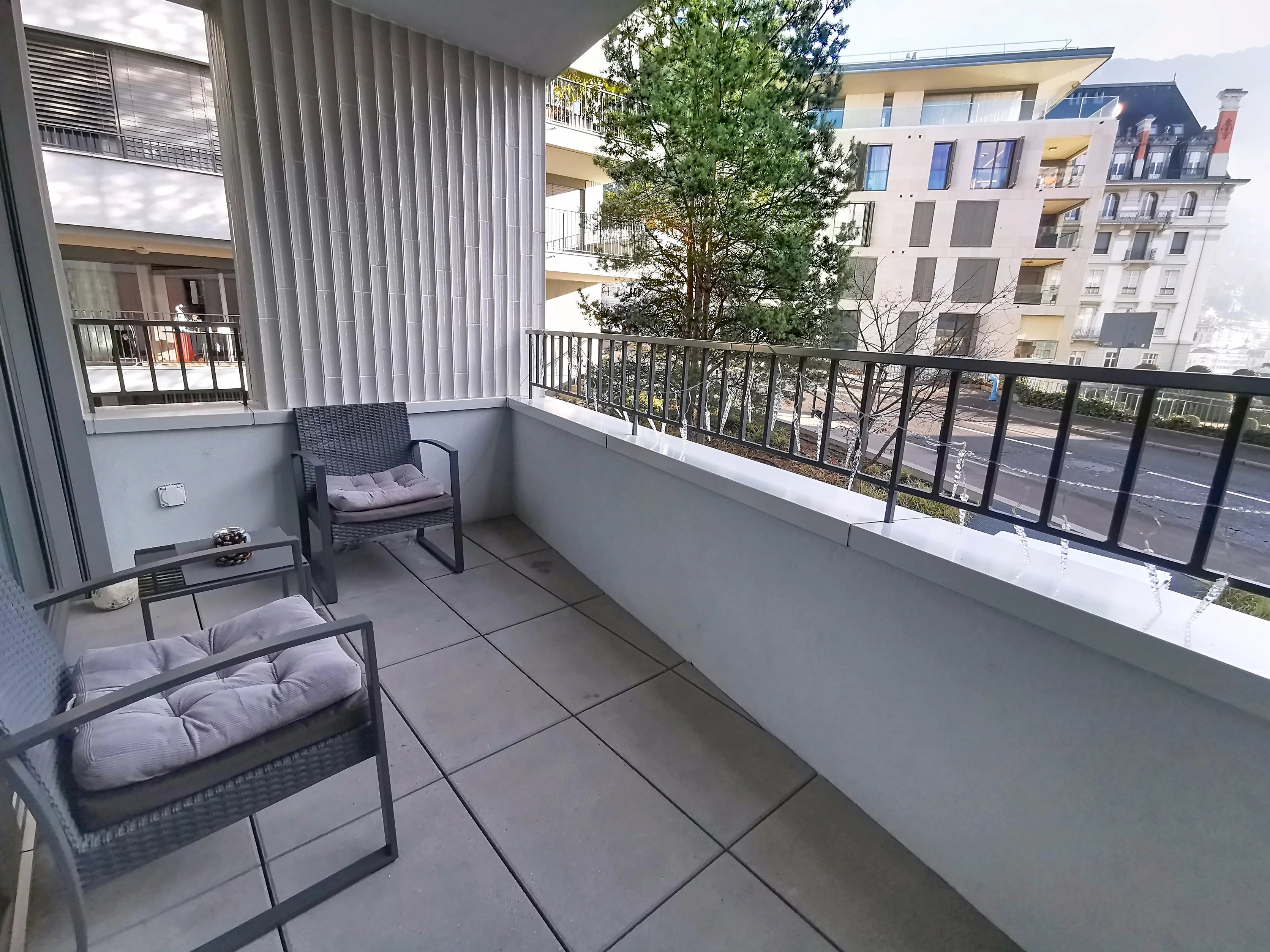 Vue sur le lac et balcon au coeur de Montreux