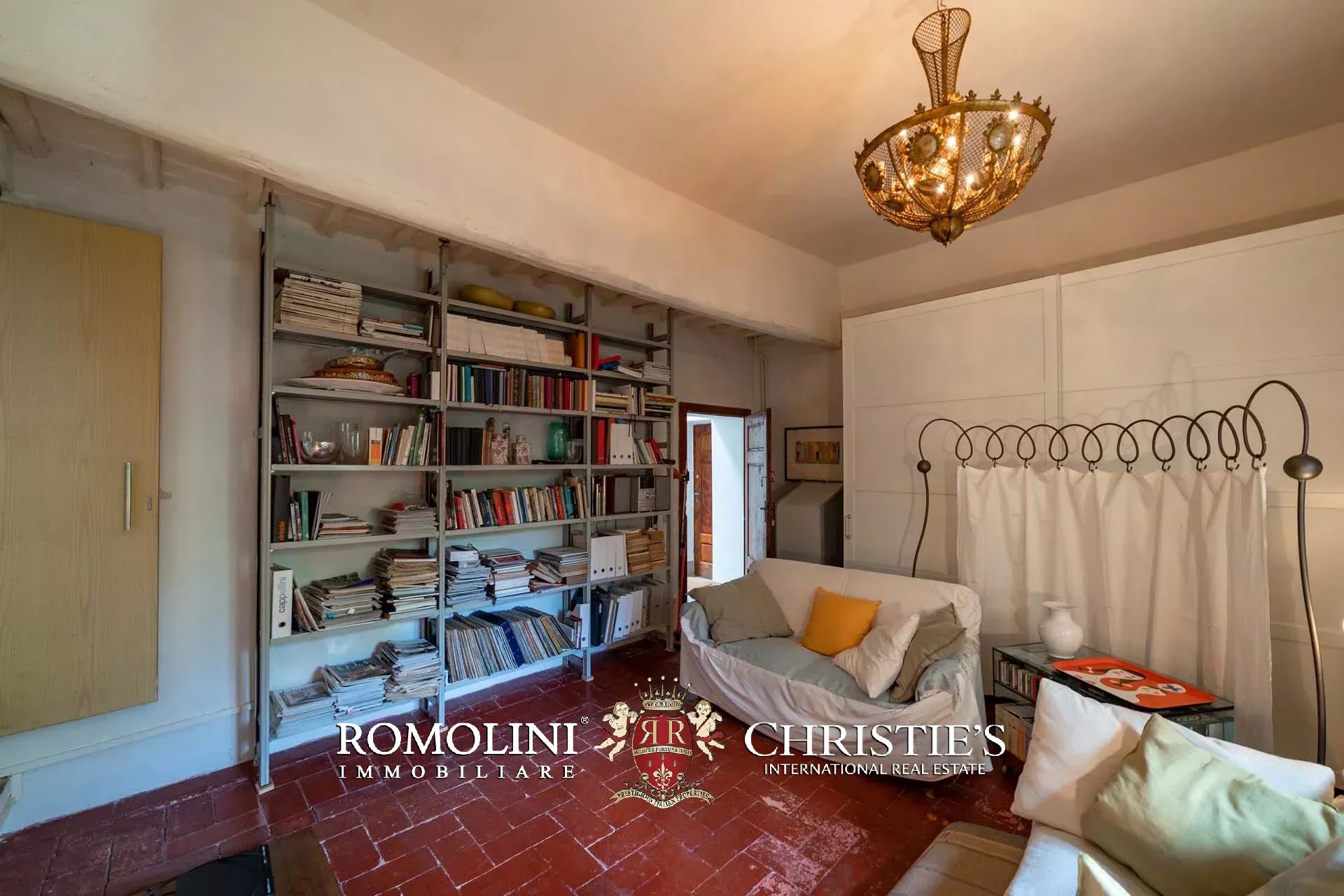 11 Bedroom Villa/Townhouse's Image 100