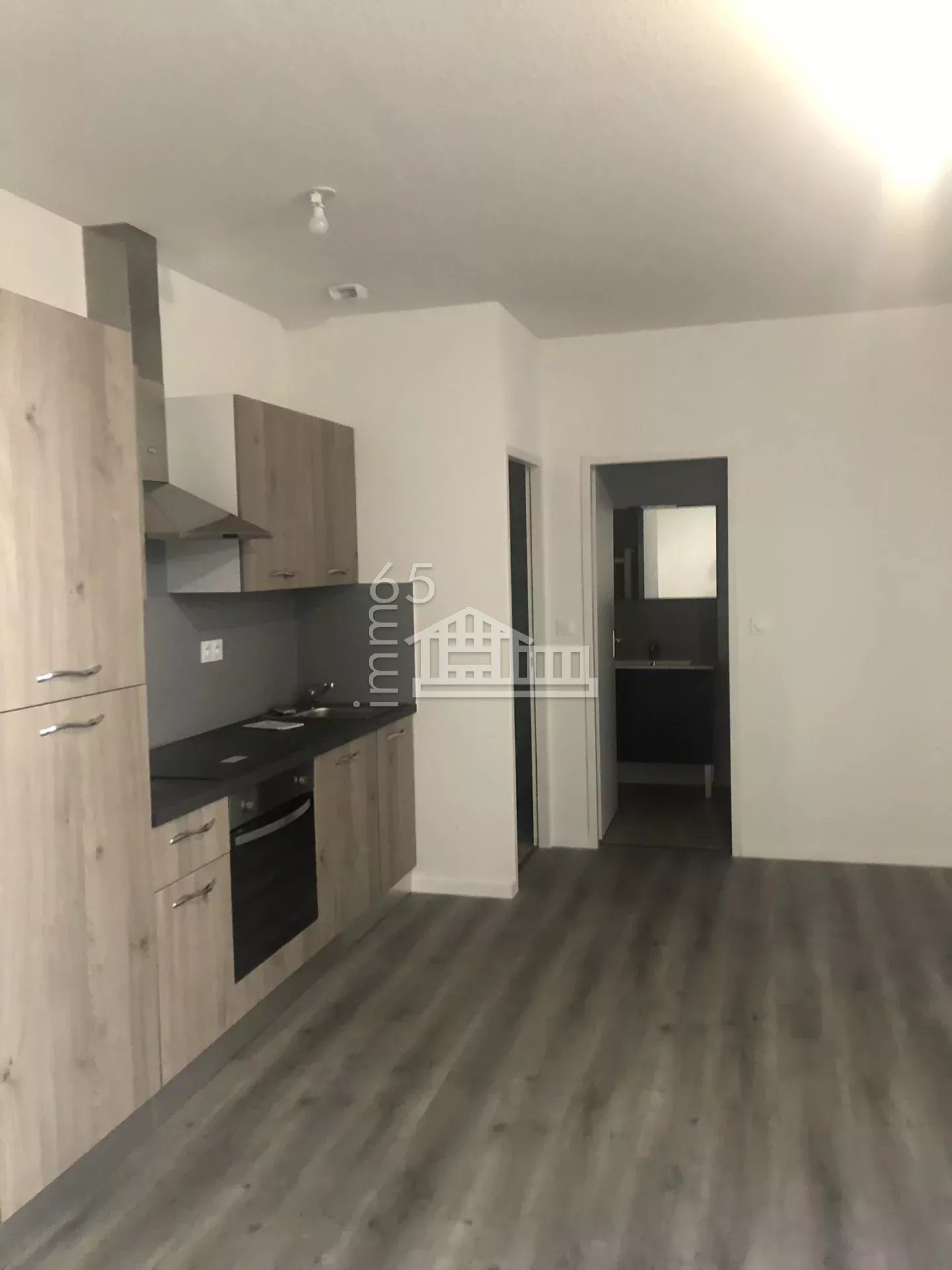 T2 AVEC TERRASSE EN HYPERCENTRE