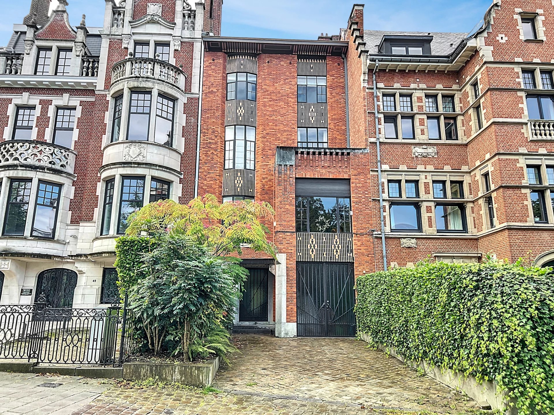 Square Vergote - Mooi geklasseerd huis met tuin en garage