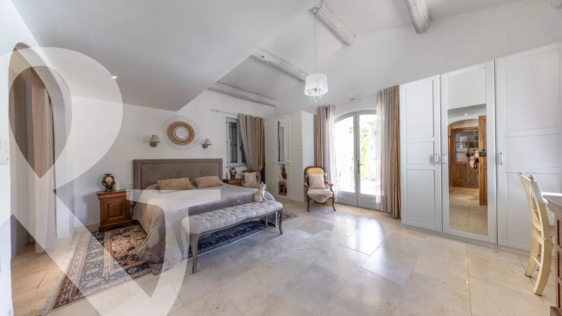 PROPRIETE AVEC 3 GITES