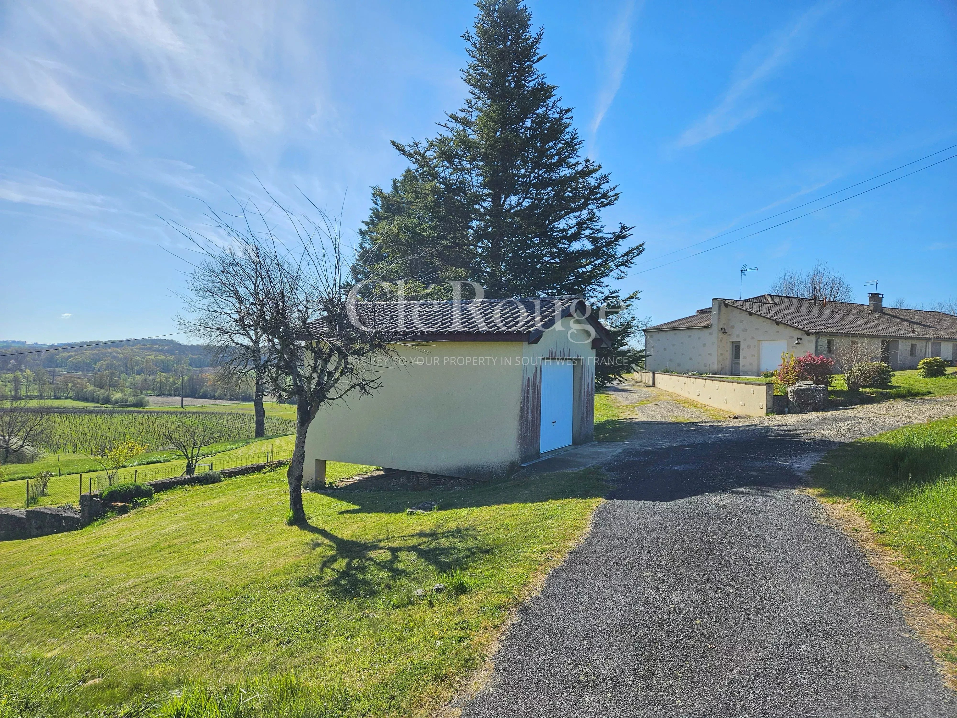 Charmante woning met prachtig uitzicht op 5 minuten van Gensac