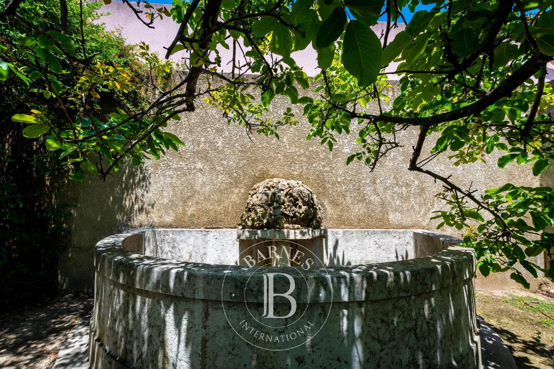 To RENT – In a private condominium in Graça