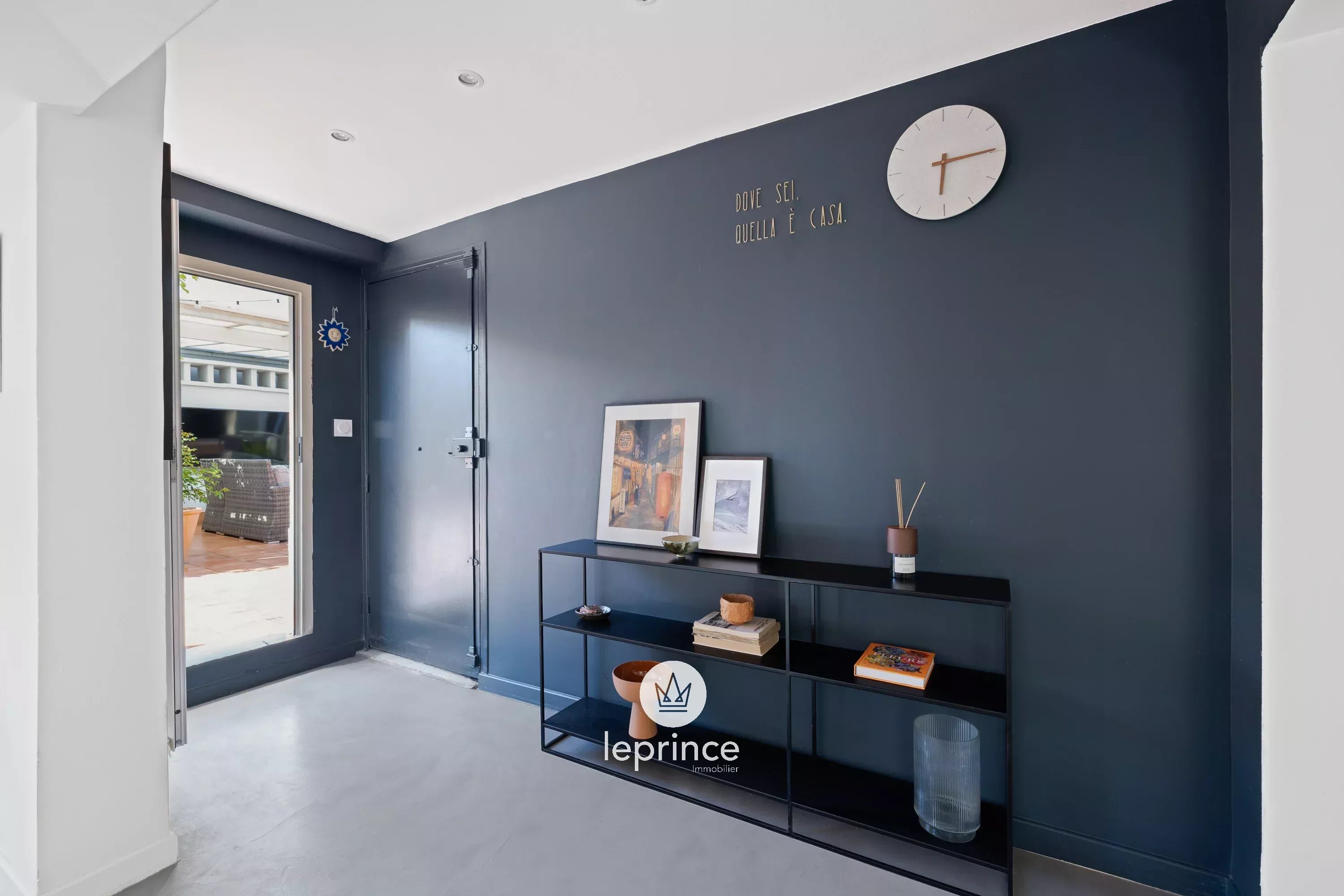 Nice – Fleurs – 2 Bedroom – Top Floor – Terrace