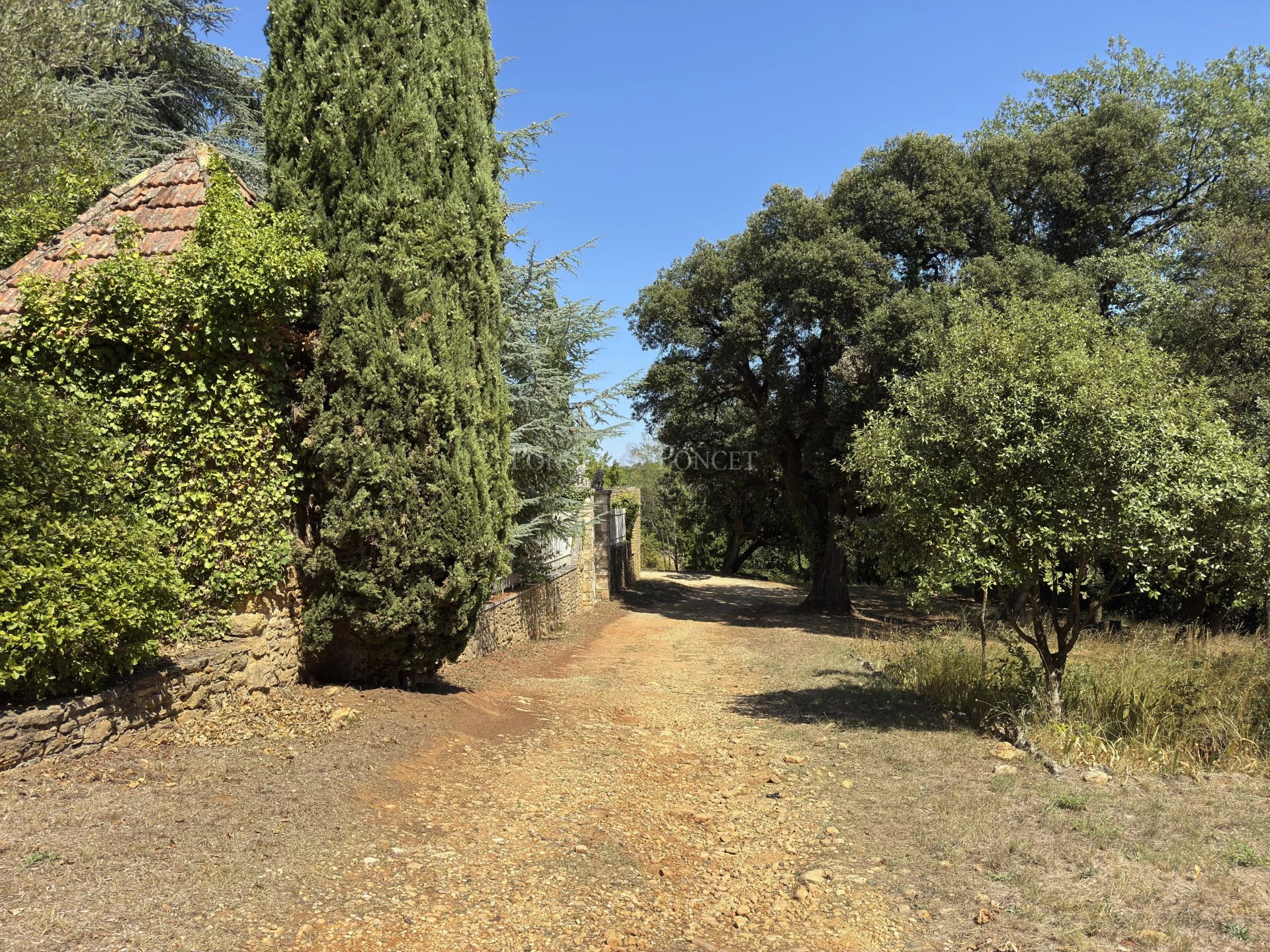9 Bedroom Chateau's Image 19