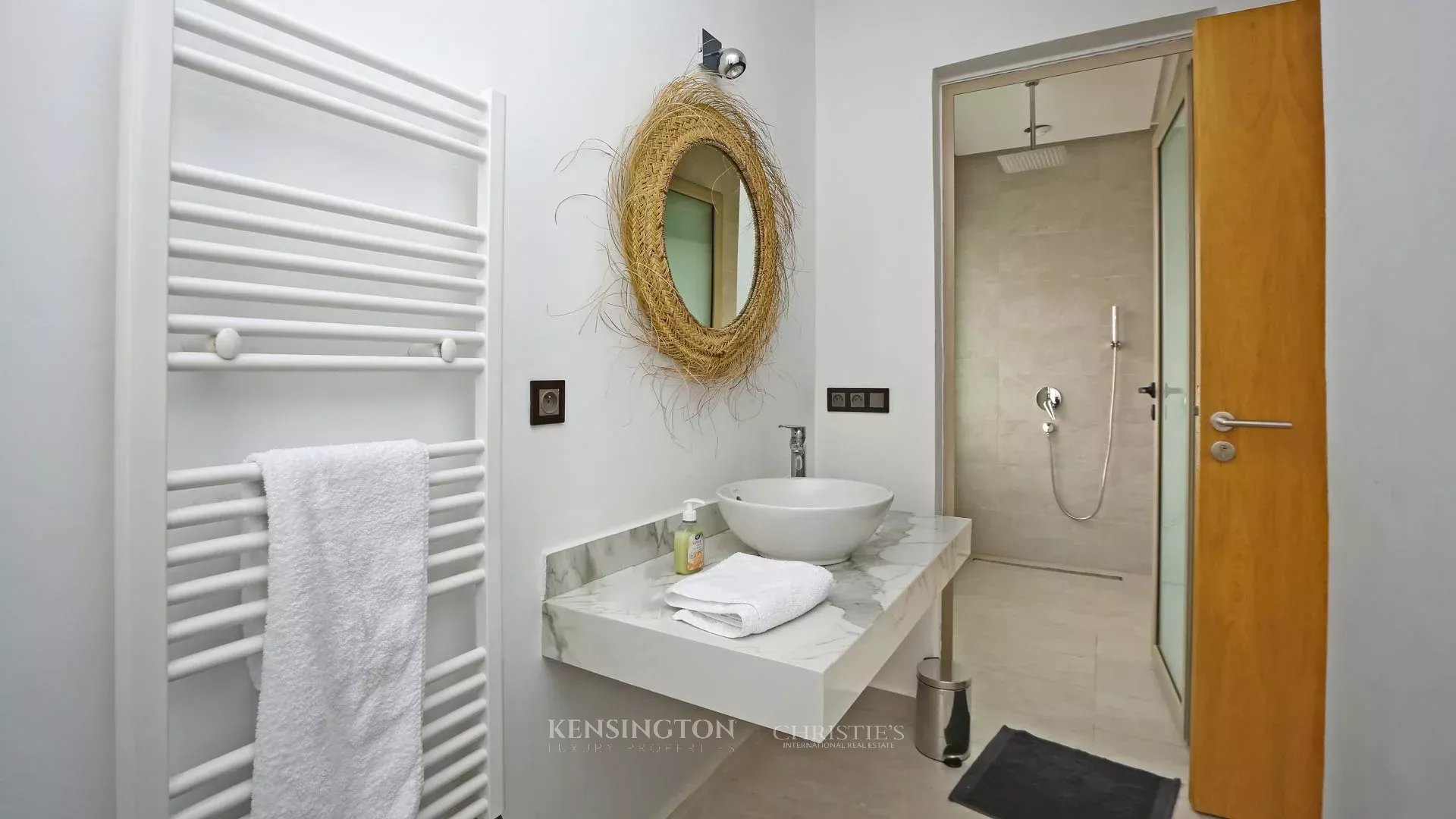 5 Bedroom Villa/Townhouse's Image 32