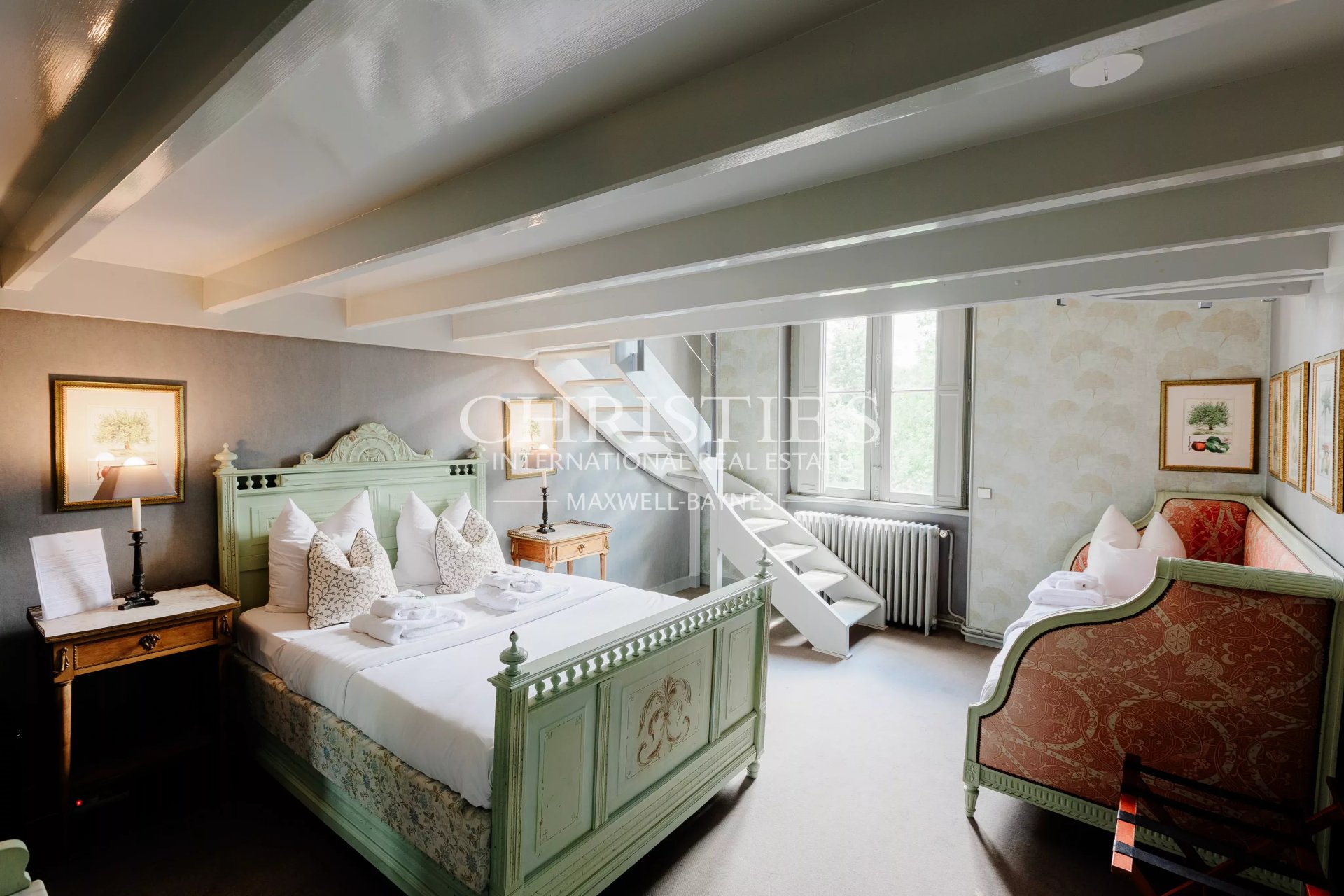 53 Bedroom Chateau's Image 23