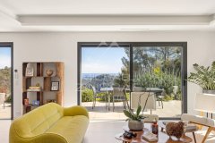 Tourrettes-sur-Loup: Modern Provençal property with panoramic views of the sea and the hills — photo 7 of 7