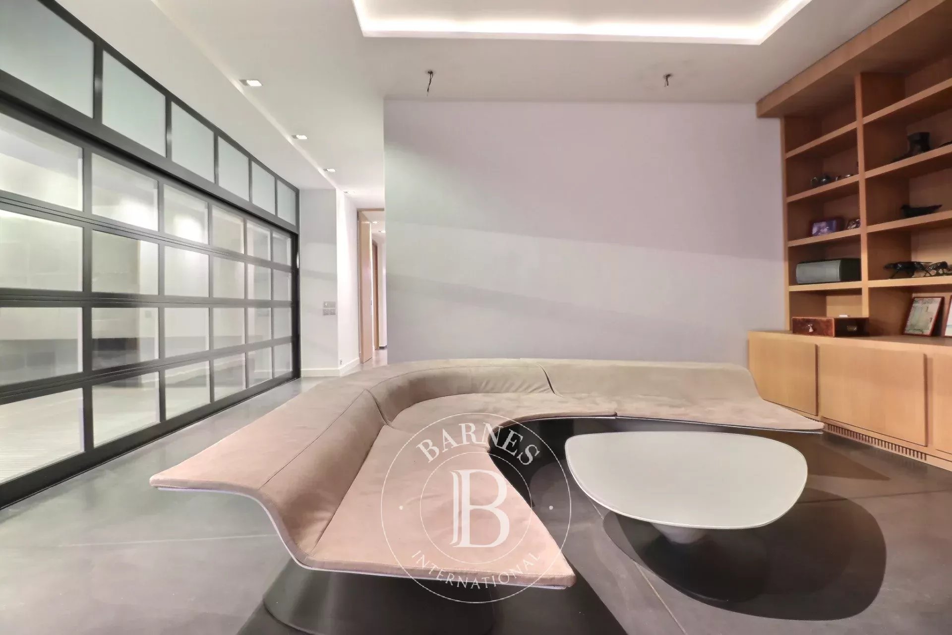 Châtelain - Town house of +/- 450m2 with 6bed + swimming pool