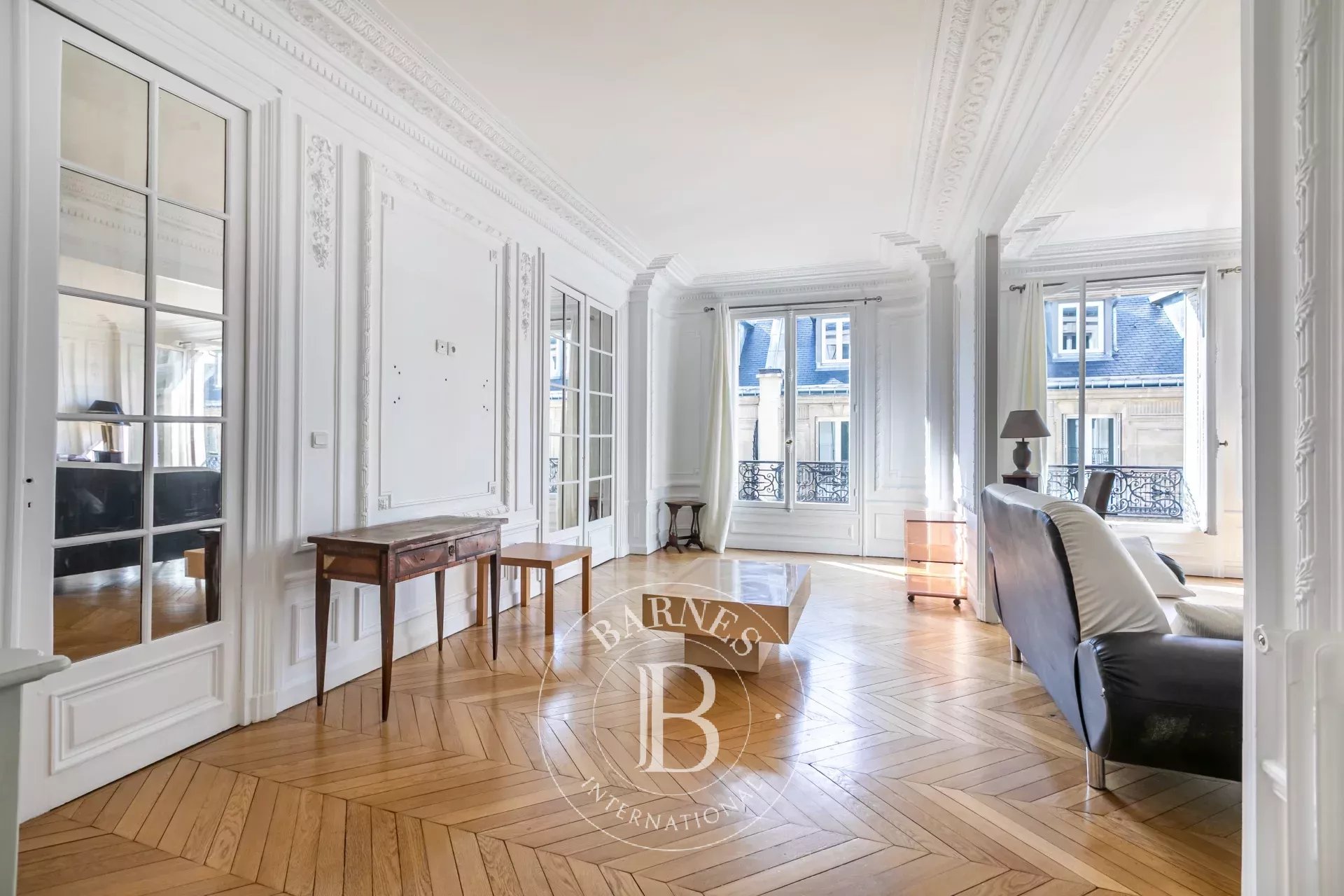 Paris 16 - Victor Hugo - 3 or 4-bedroom family apartment