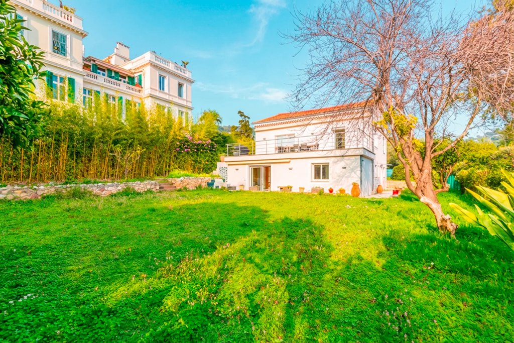 Villa for sale in Cannes — PRIVATE PROPERTY HOUSE
