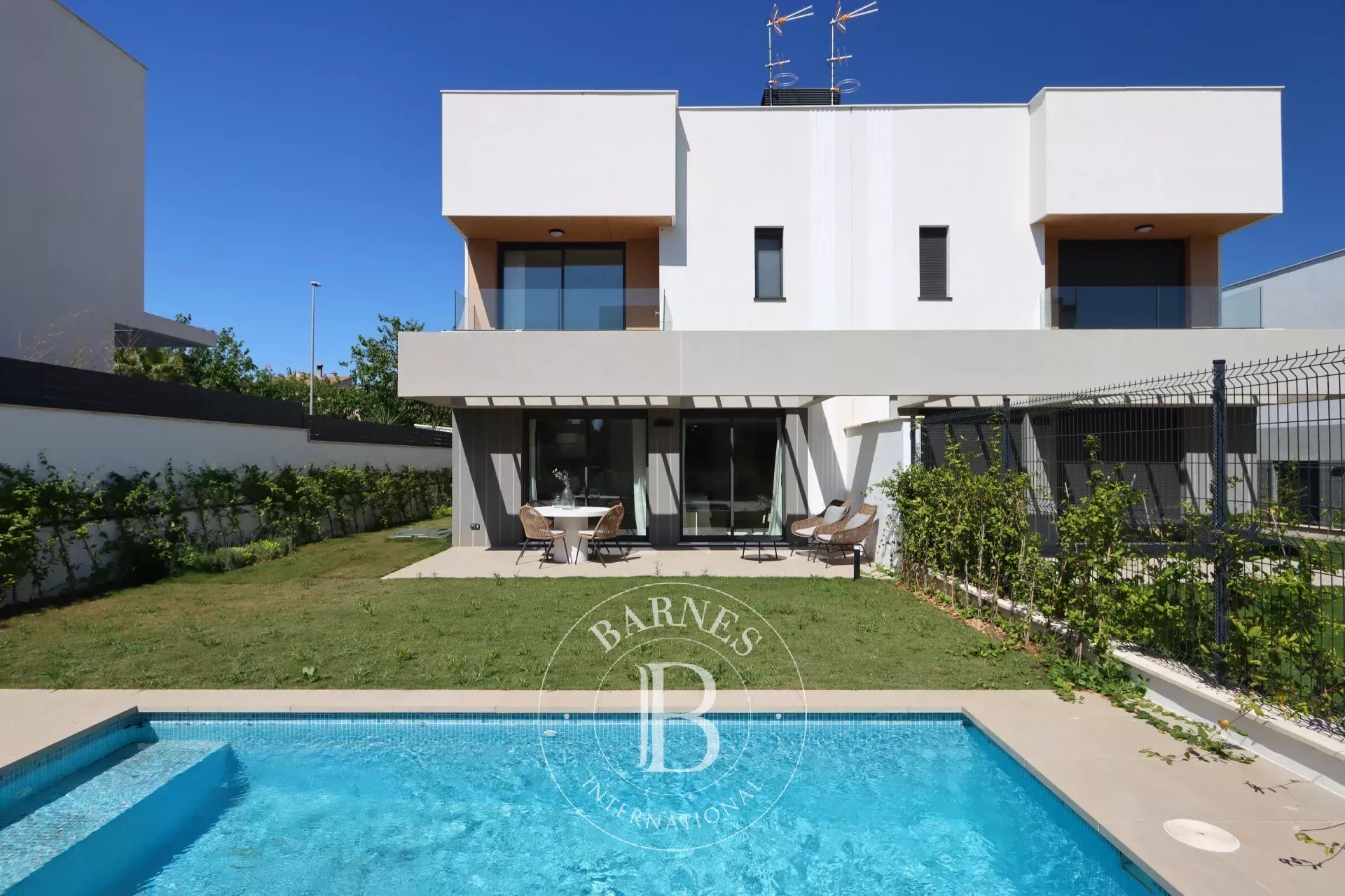 Modern 4-Bedroom House with Pool and Garden in Puig de Ros