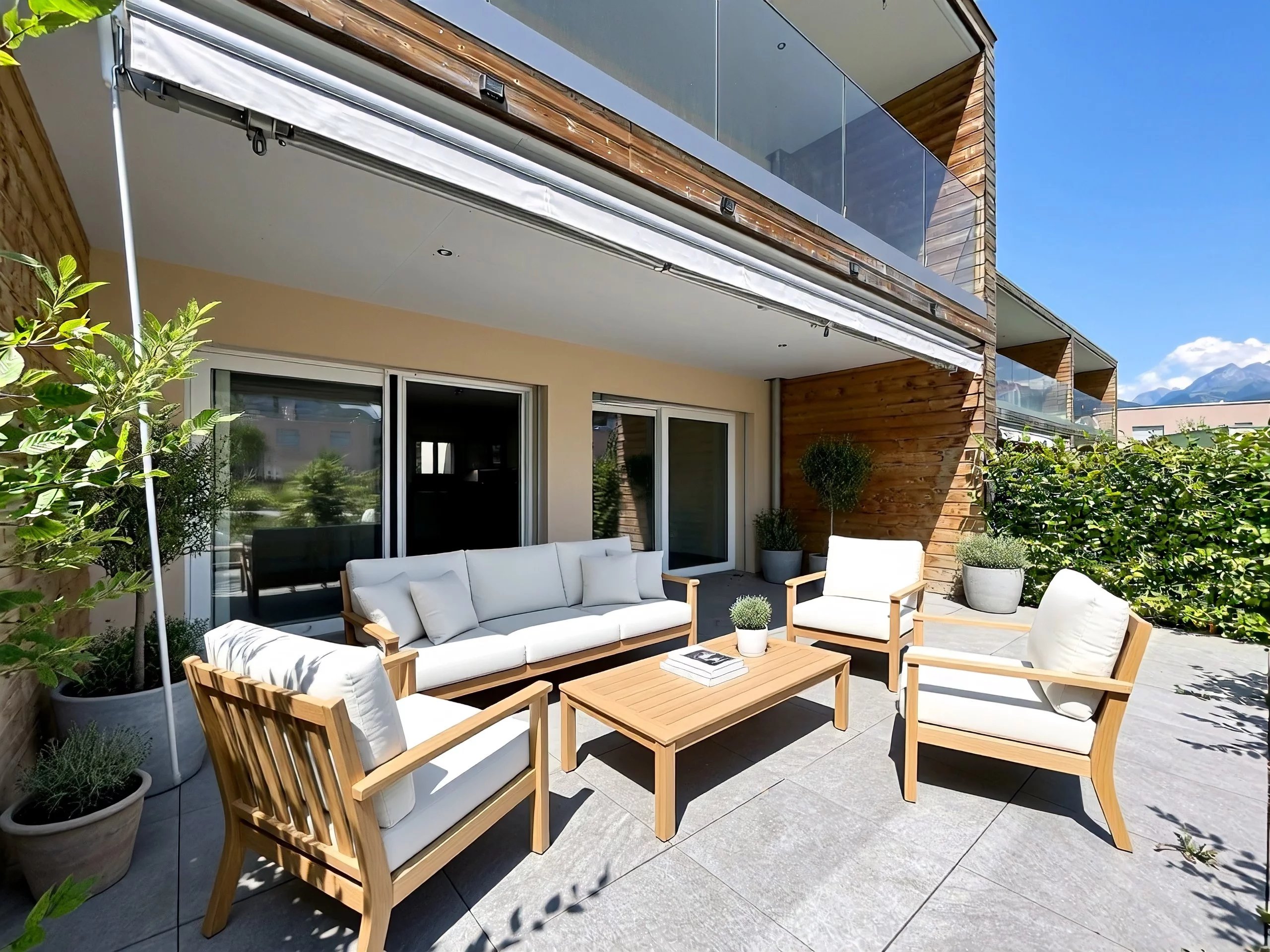 Villa contemporaine avec jardin et terrasses