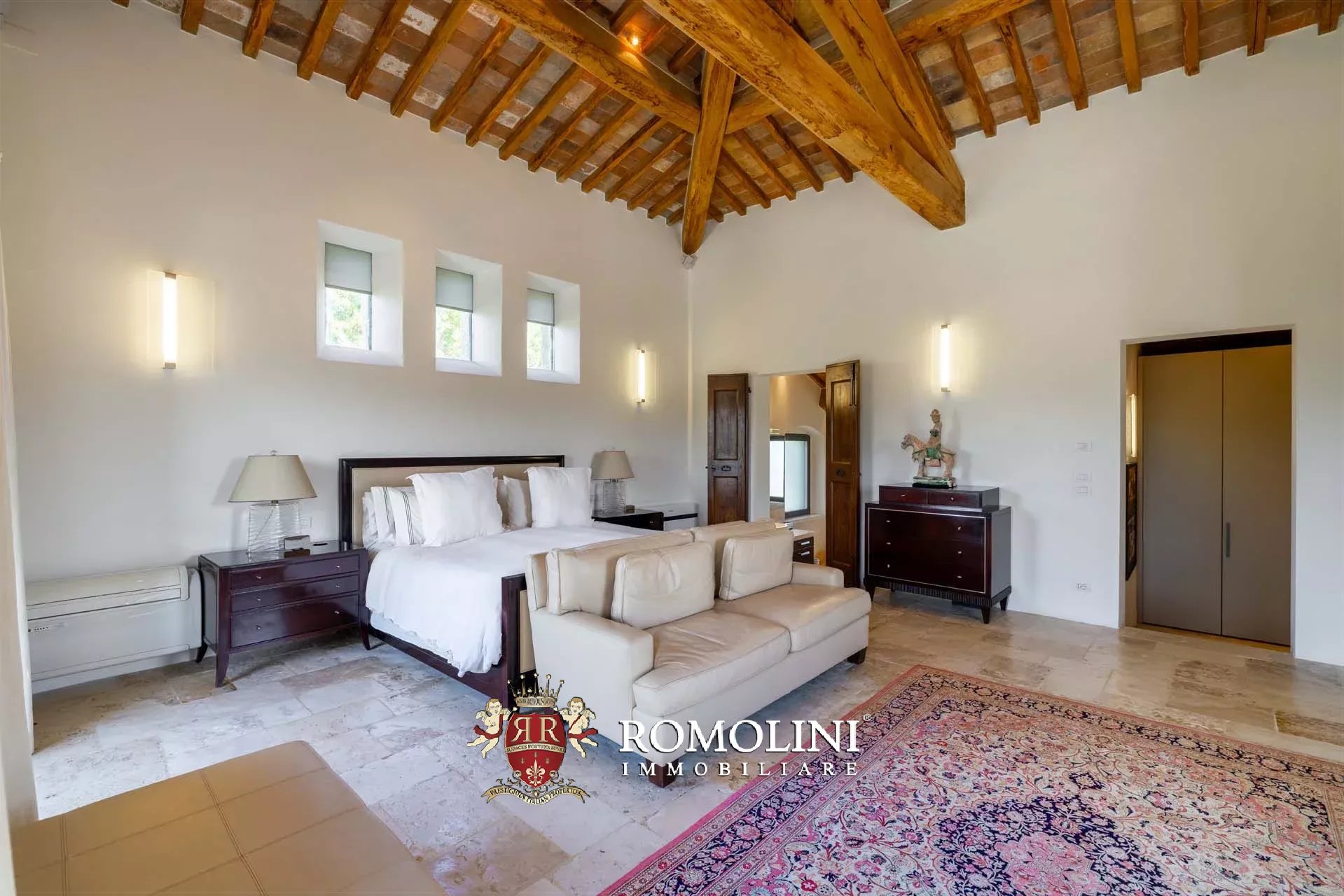 7 Bedroom Villa/Townhouse's Image 47