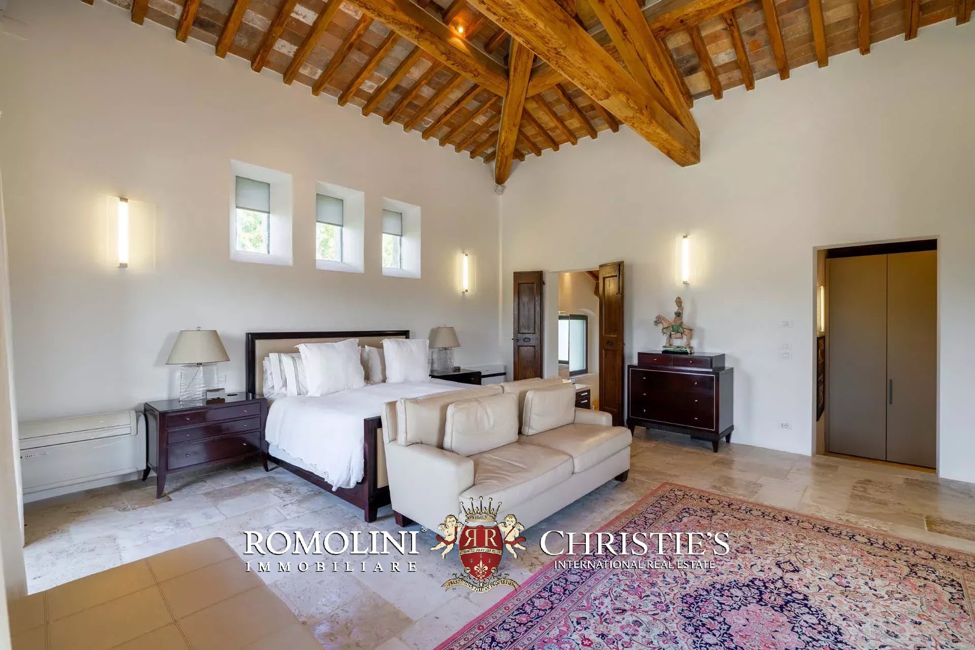 7 Bedroom Villa/Townhouse's Image 47