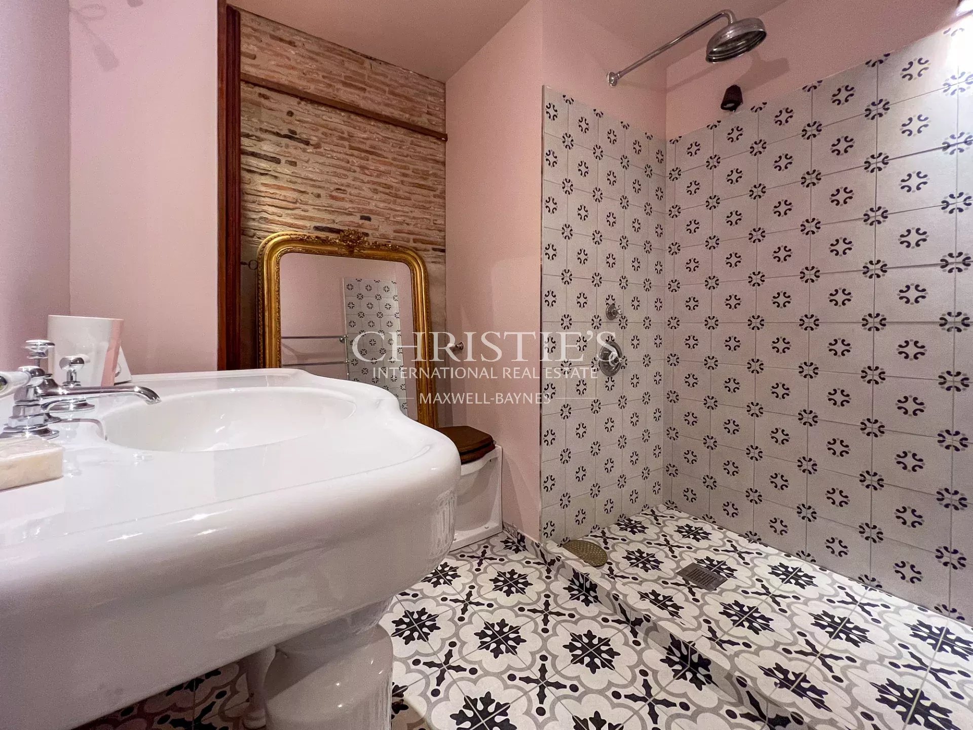 5 Bedroom Chateau's Image 18