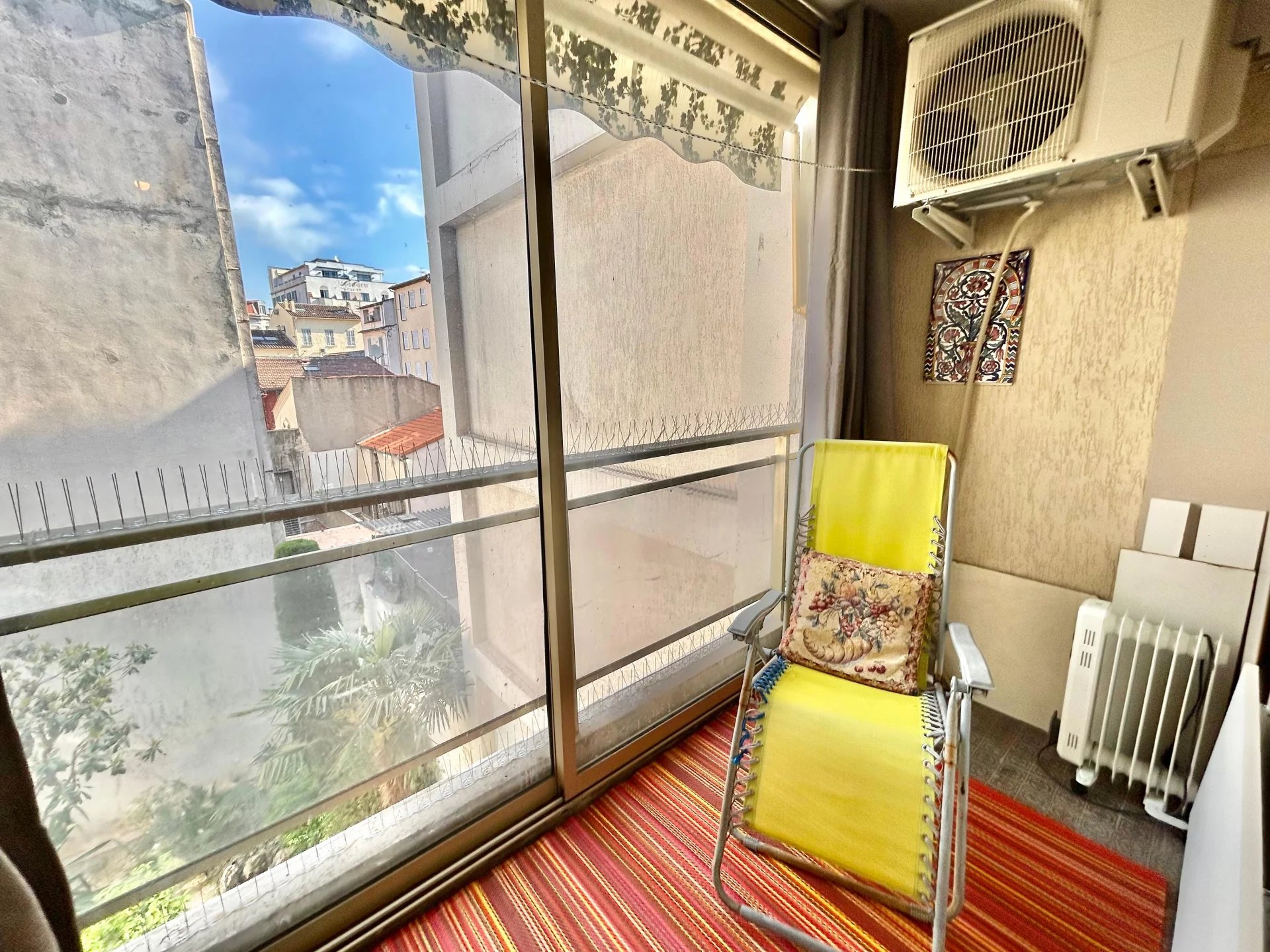 CANNES CARRÉ D'OR - LARGE ONE-BEDROOM WITH BALCONY