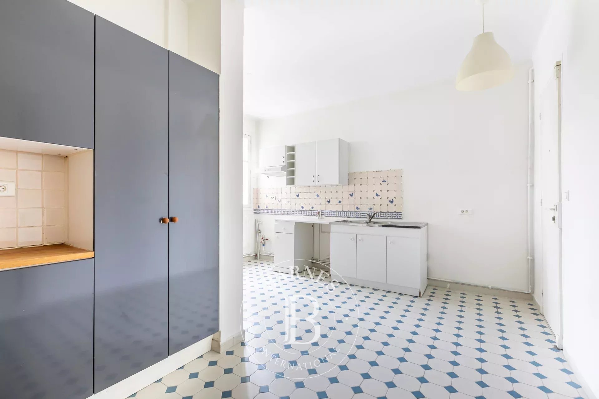 Exclusive - Paris 16 - Rue de la Tour - 2 bedrooms - Plenty of natural light - picture 11
