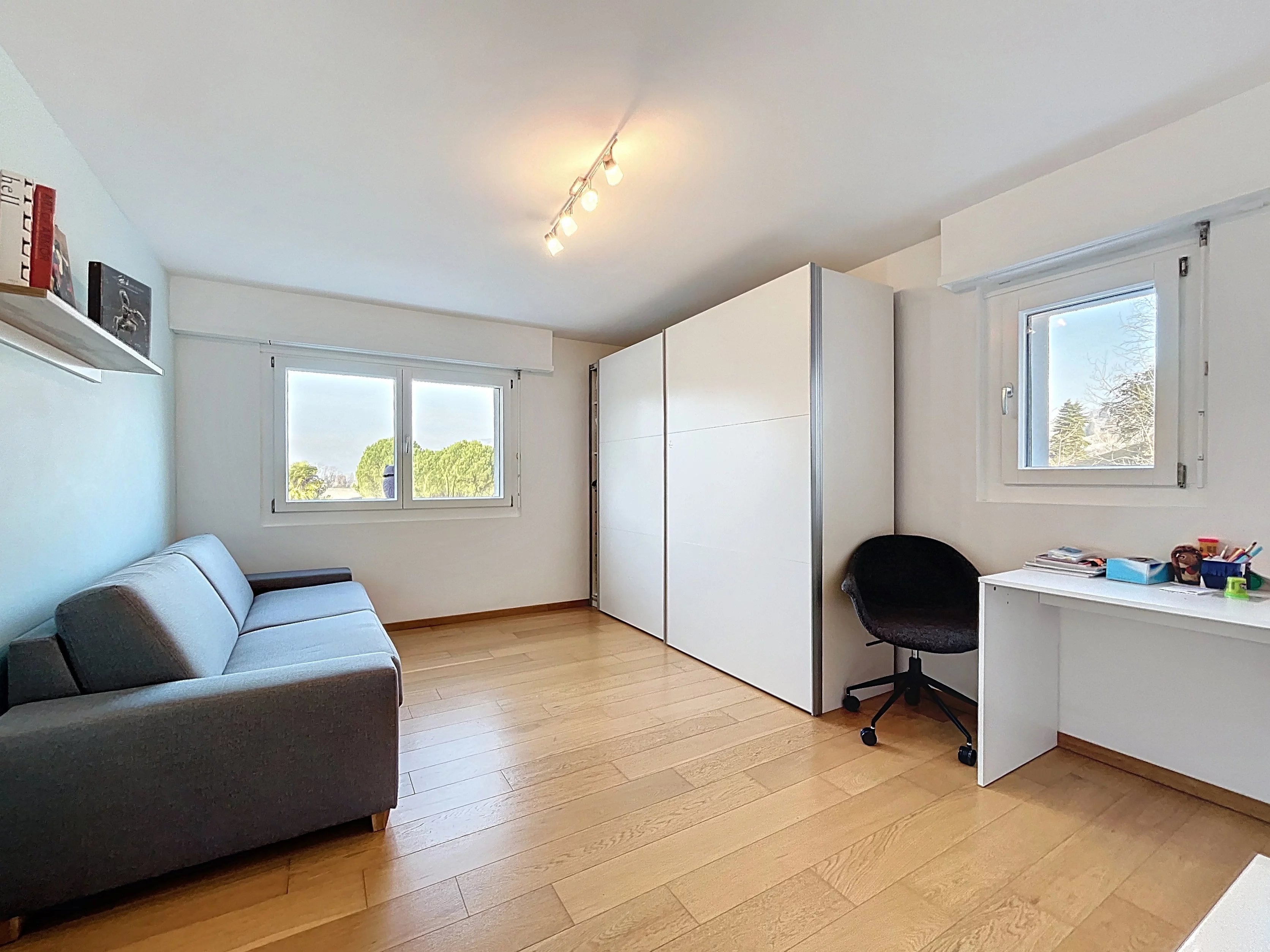 Villa lumineuse proche École Internationale