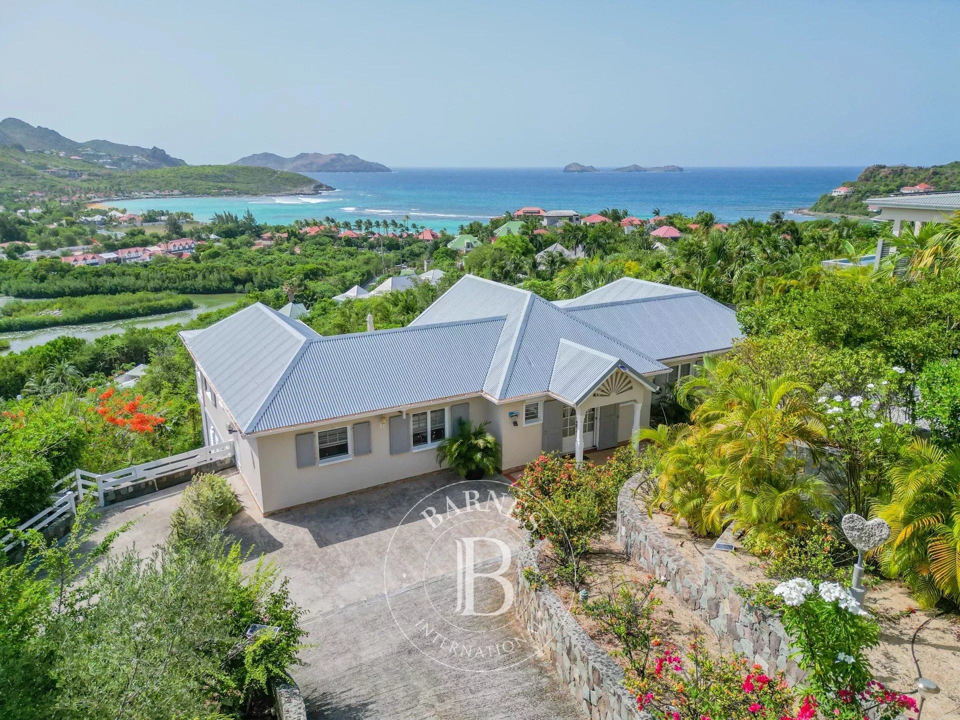 Sea-view villa in Saint-Jean